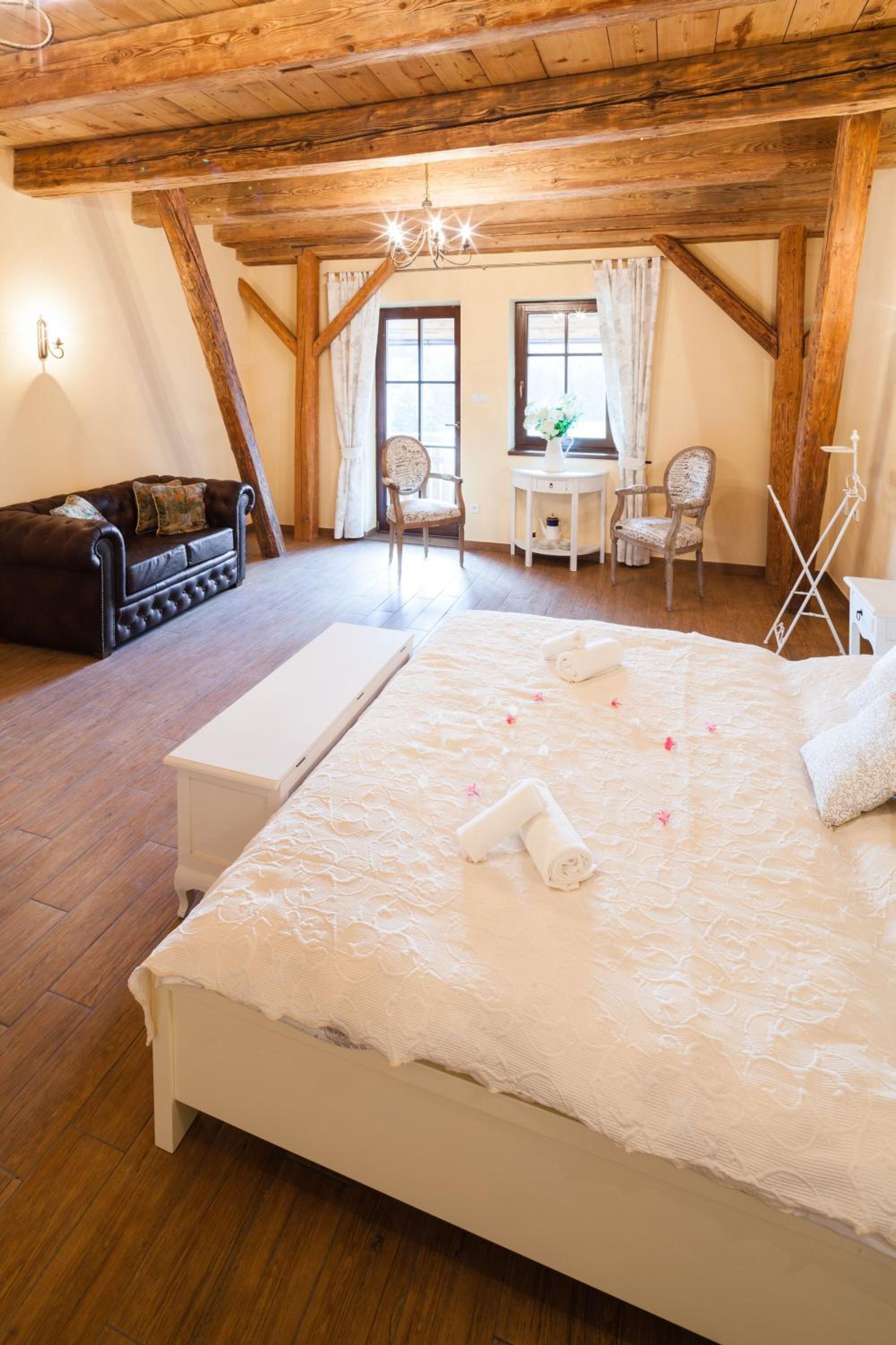 Deluxe Double Room with Bath photo 3