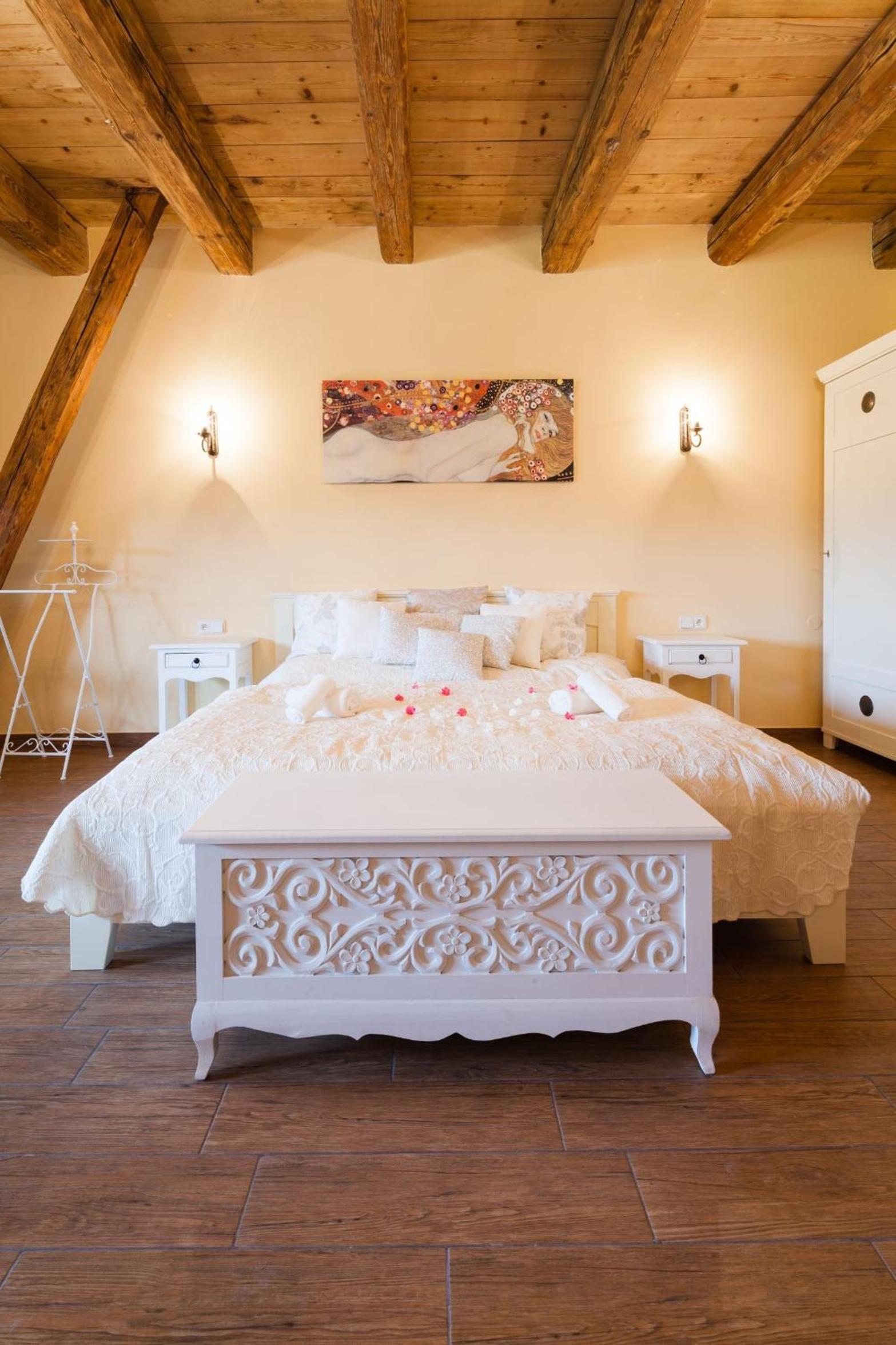 Deluxe Double Room with Bath photo 2