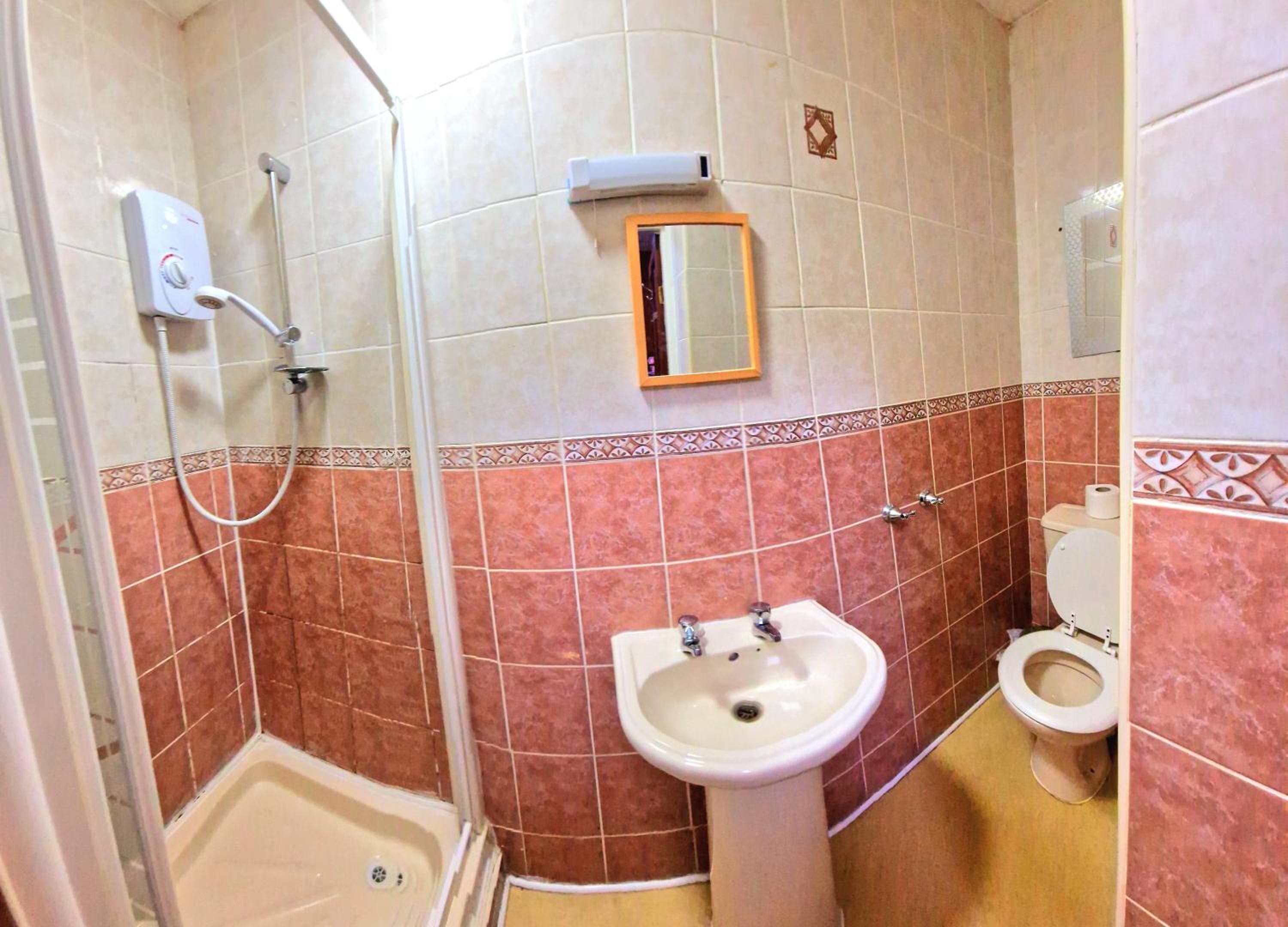 Standard Quadruple Room - Photo 9