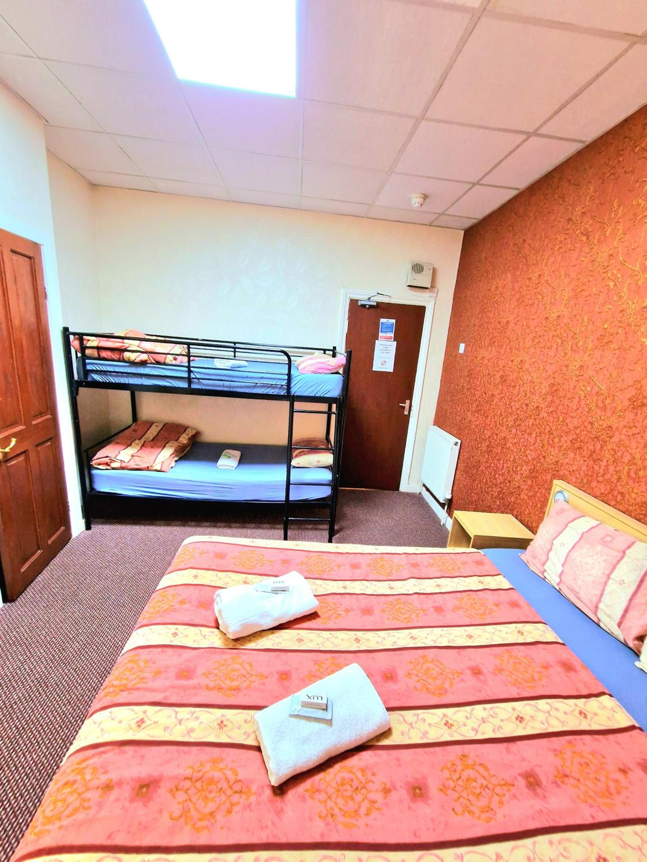 Standard Quadruple Room - Photo 5