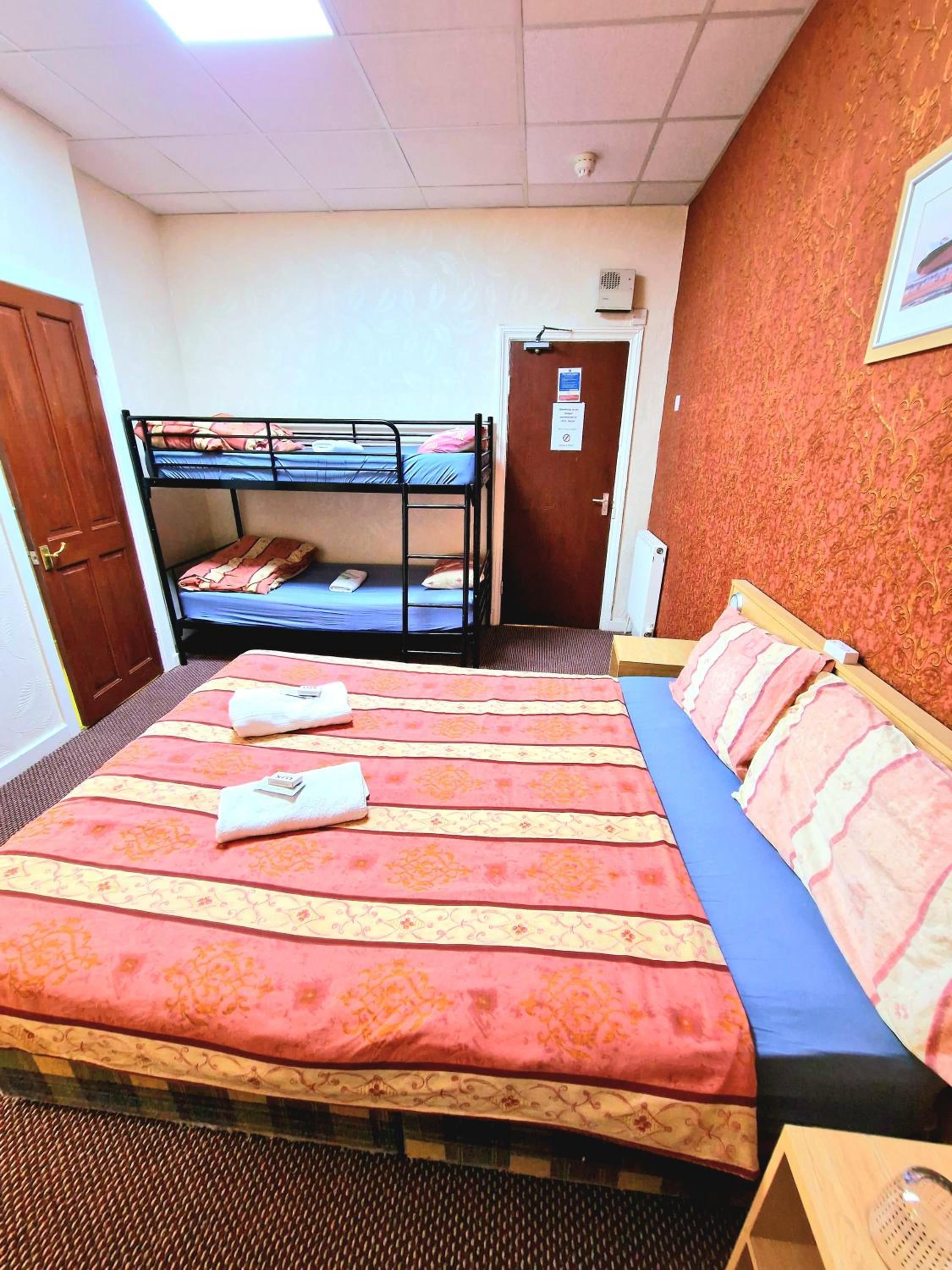 Standard Quadruple Room - Photo 7