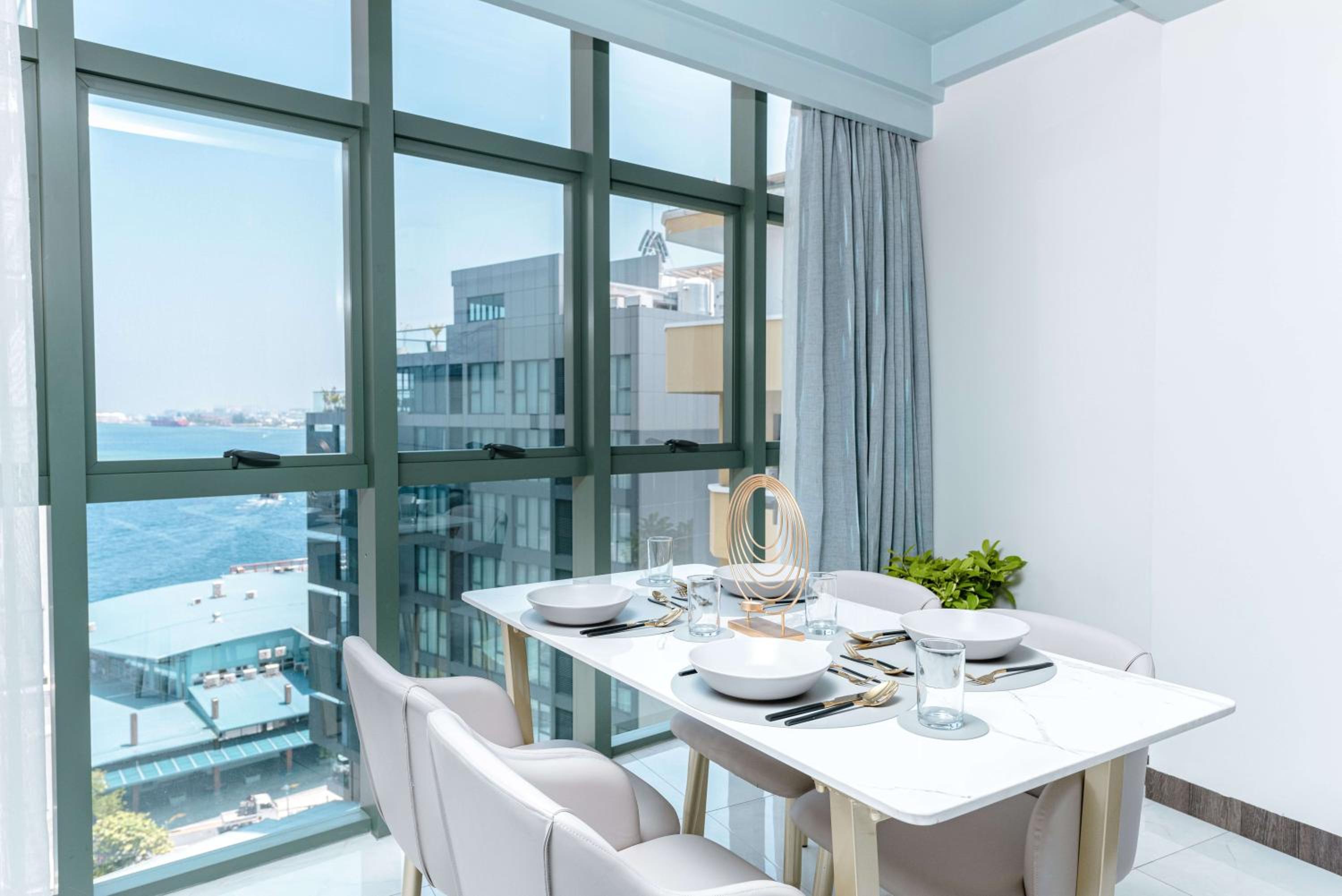 Two-Bedroom Suite with Partial Sea View (Free Return Airport Transport) photo 3