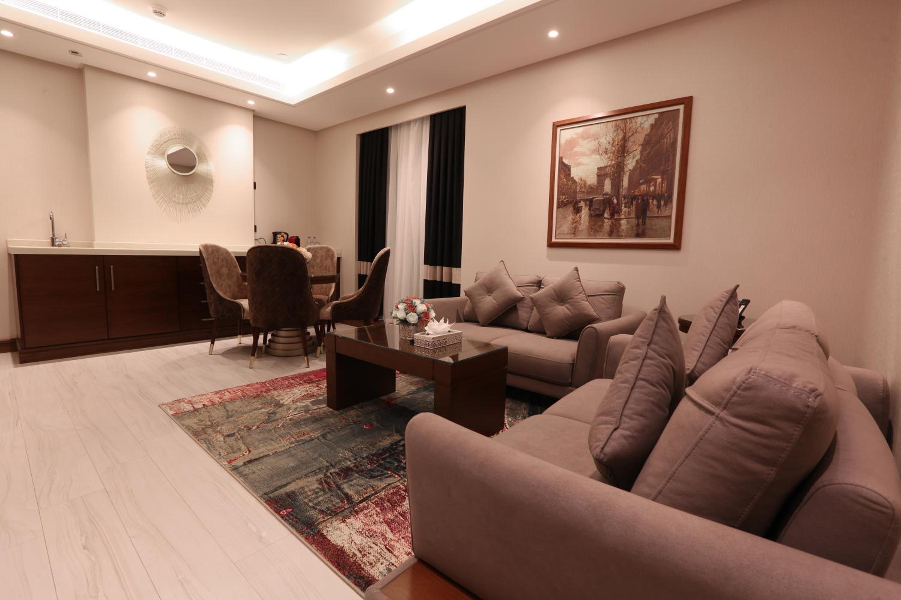 Royal Suite - Photo 2