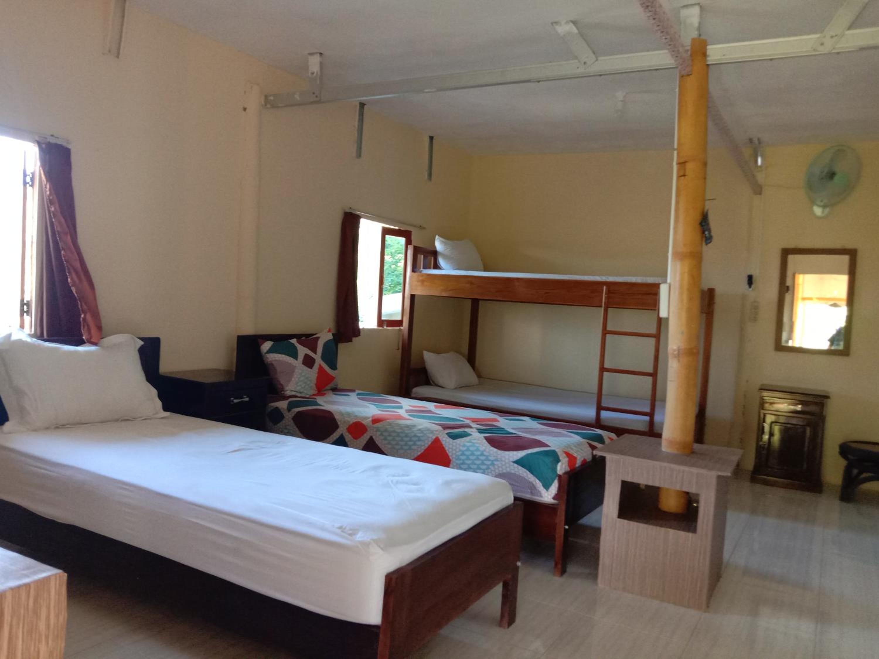 6-Bed Mixed Dormitory Room With Ac And Fan photo 1