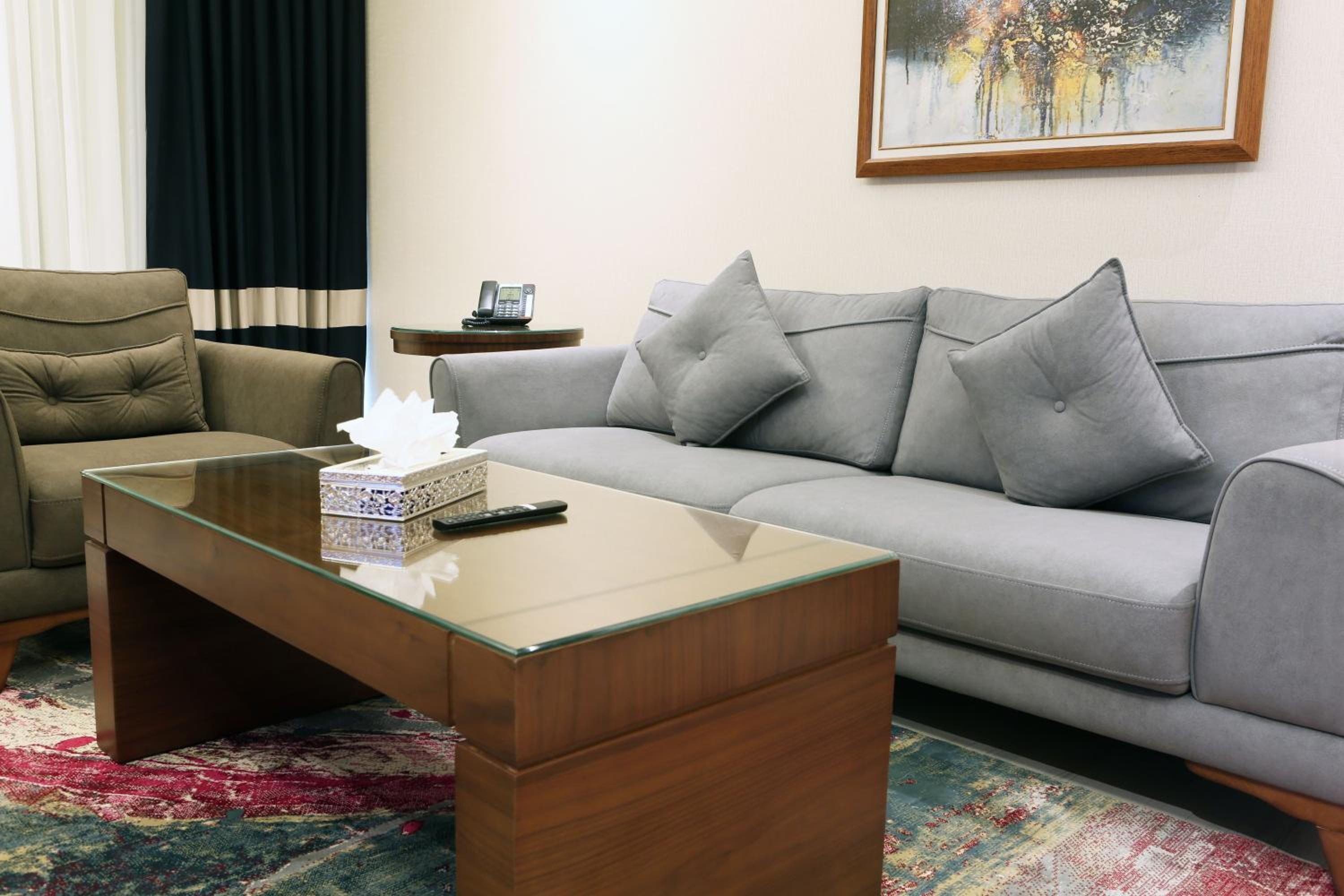 Ambassador Suite - Photo 4
