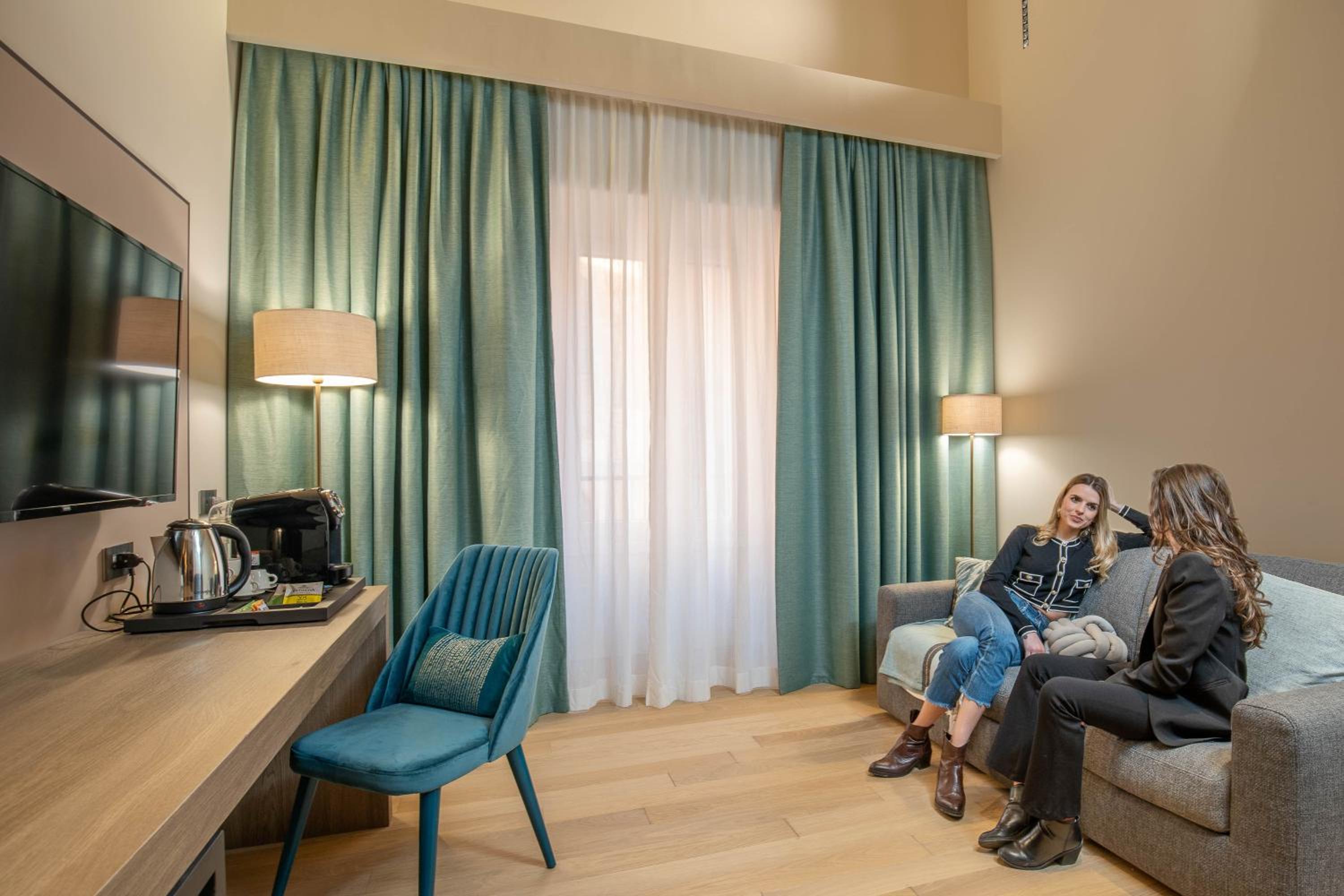 Suite - Photo 2