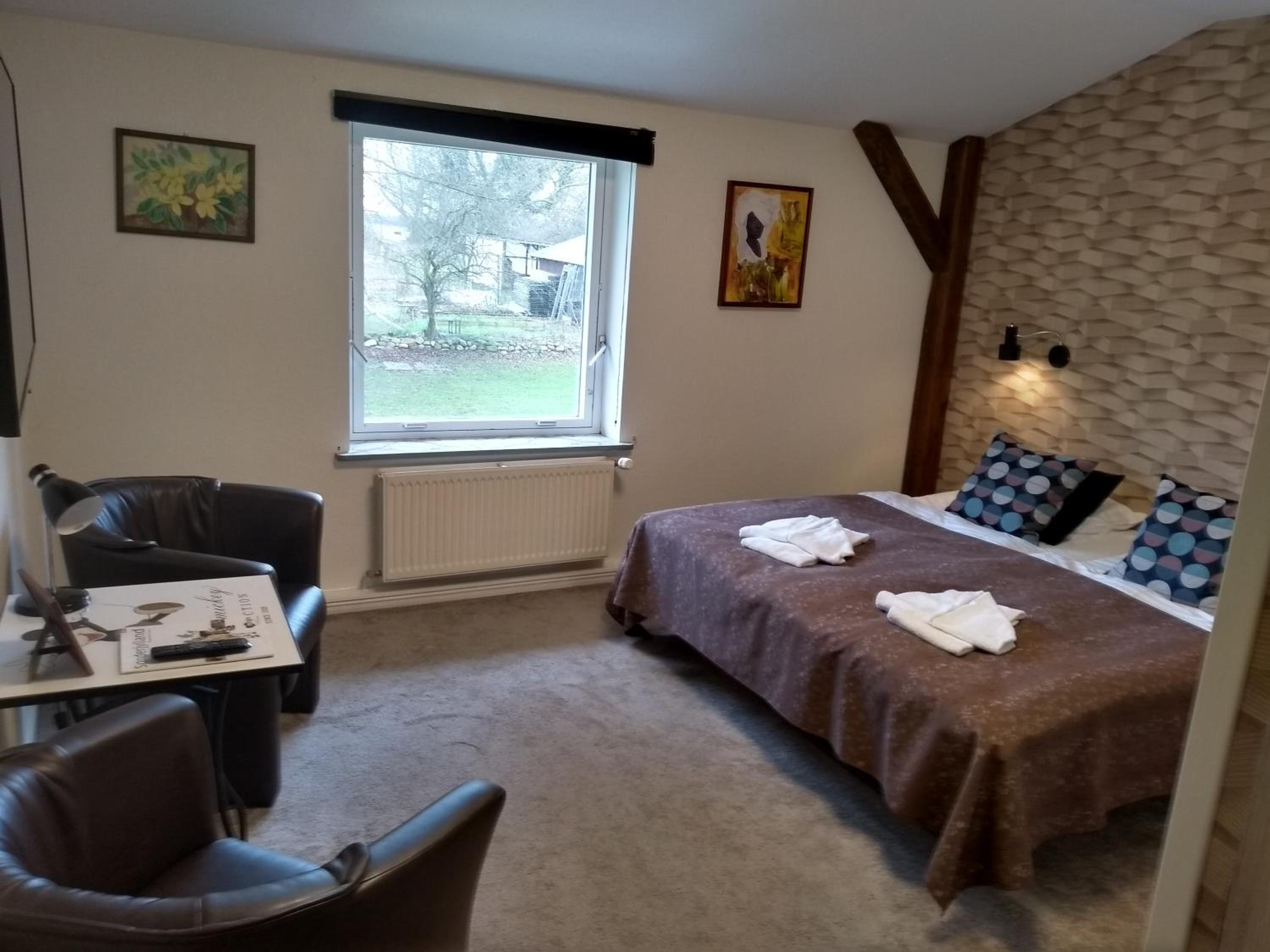 Double or Twin Room - Photo 13