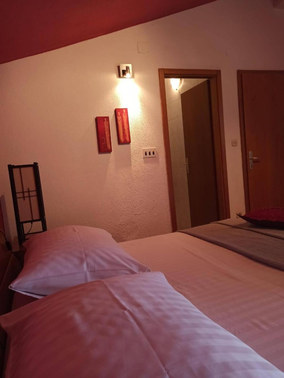 Double Room with Balcony (2 Adults + 1 Child) photo 2