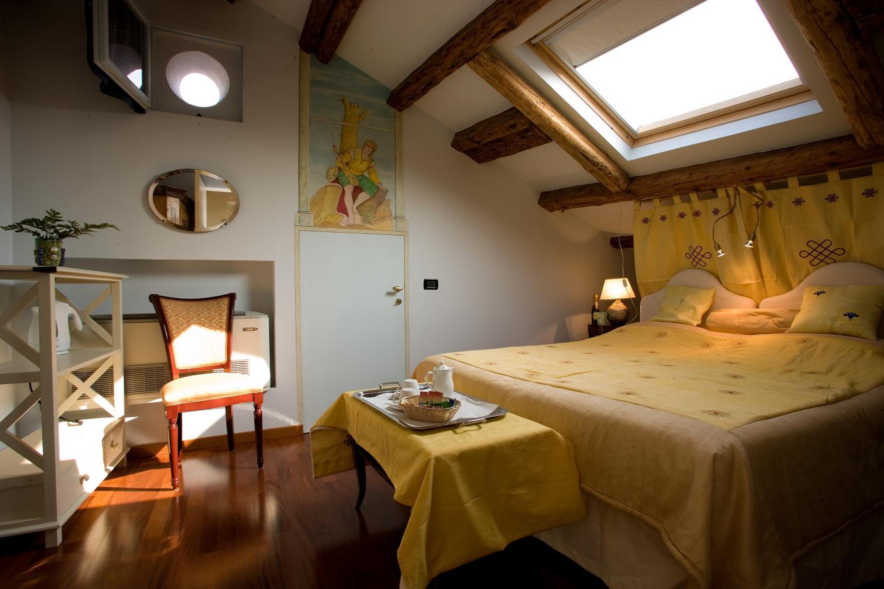 Classic Double or Twin Room photo 1