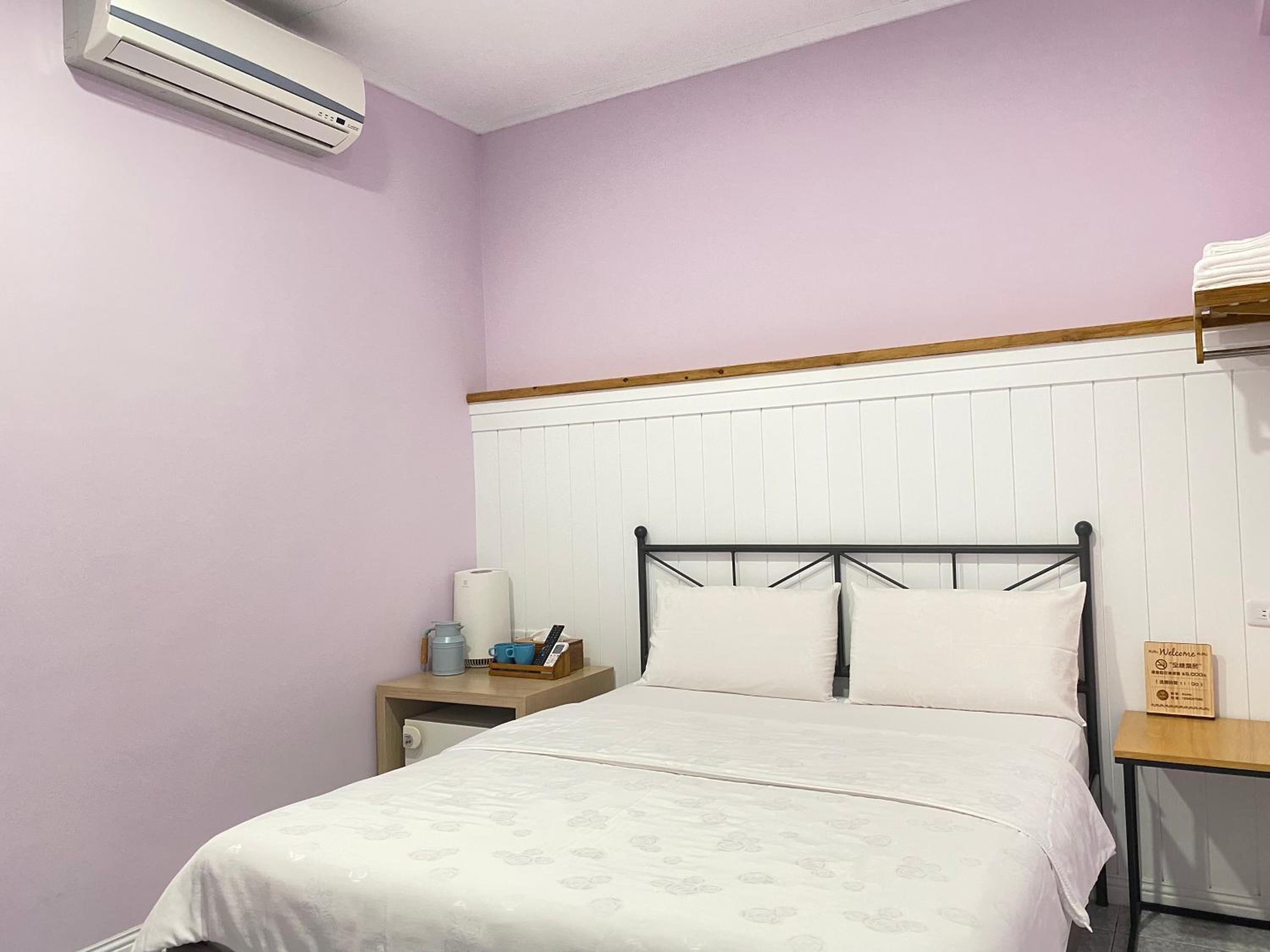 Double Room with Private Bathroom(No Window)