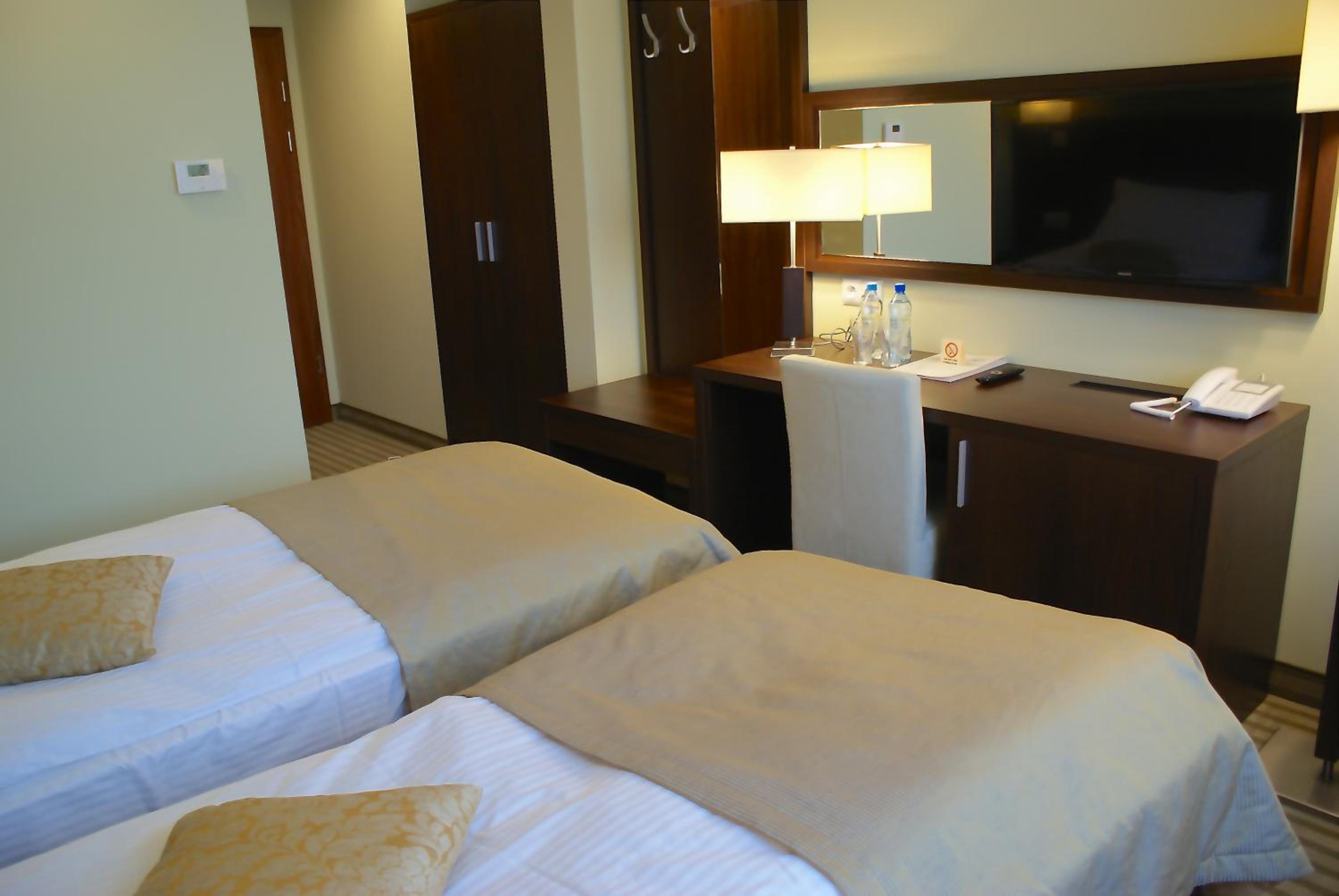 Twin Room - Photo 6