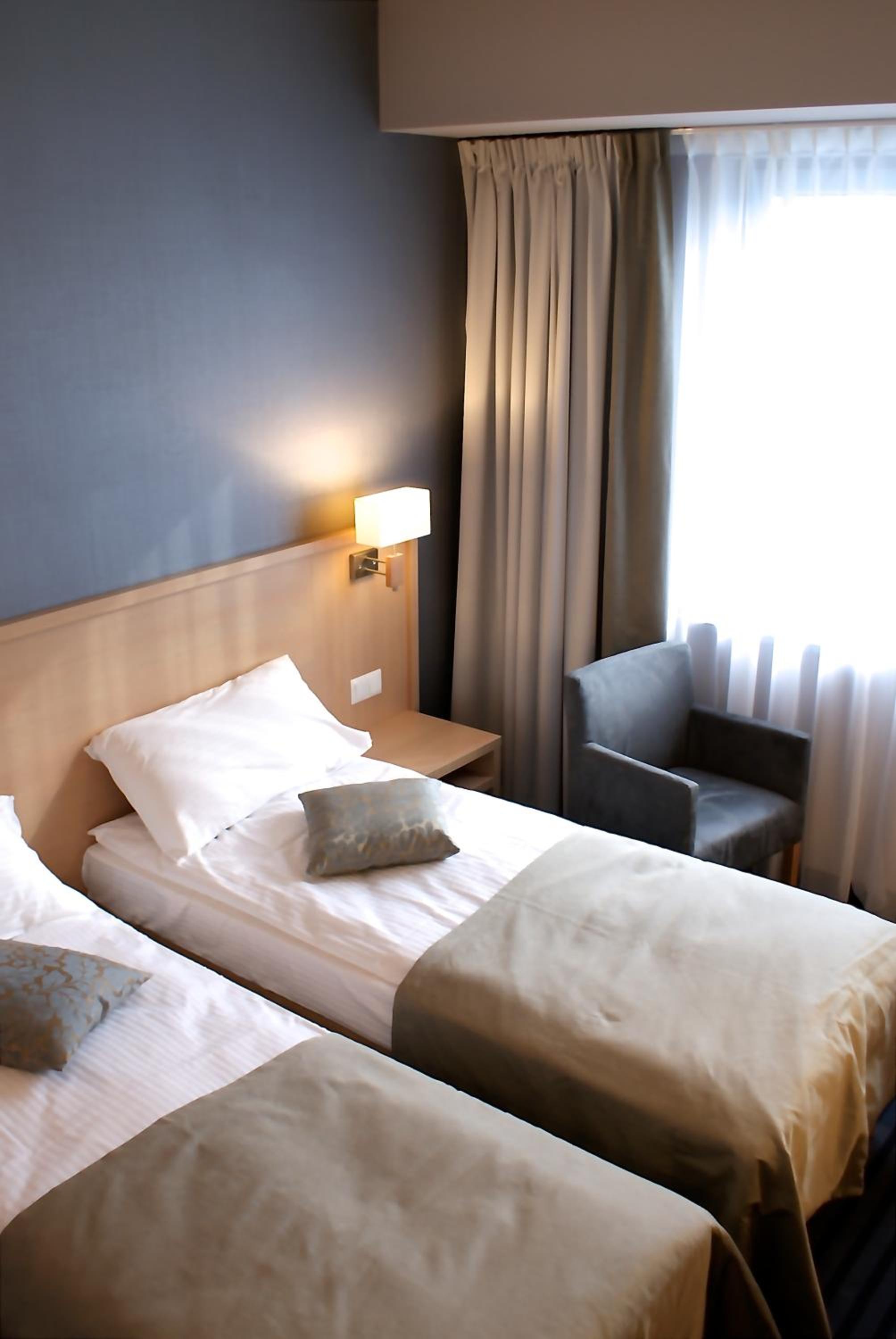Twin Room - Photo 3