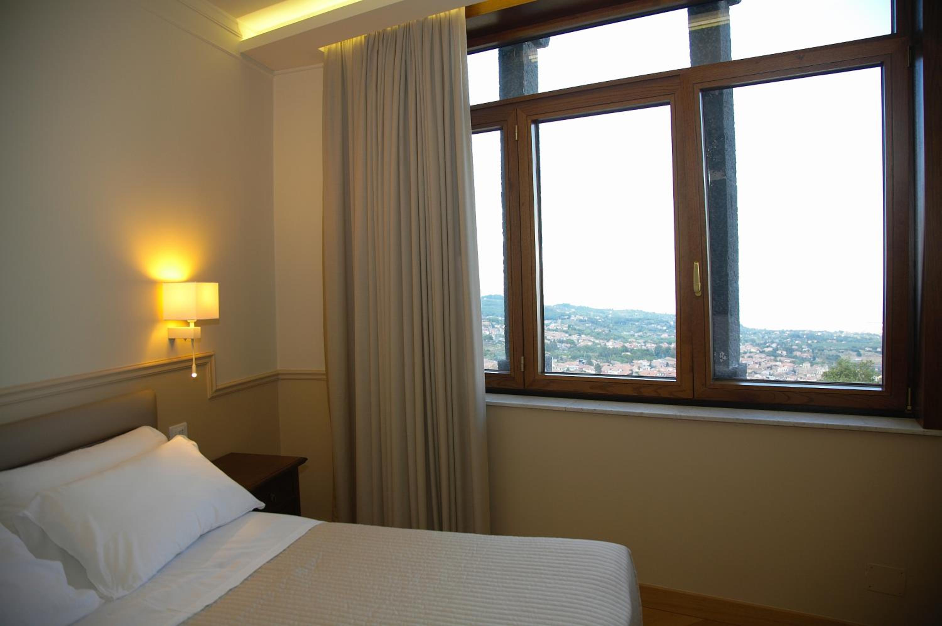 Junior Suite (2 Adults) - Photo 1
