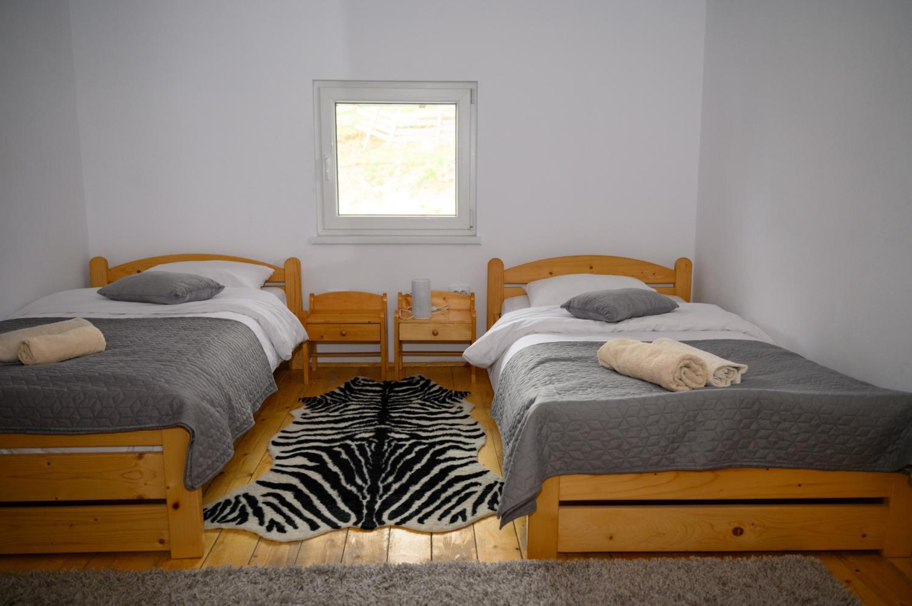 Seven-Bedroom House - Photo 15
