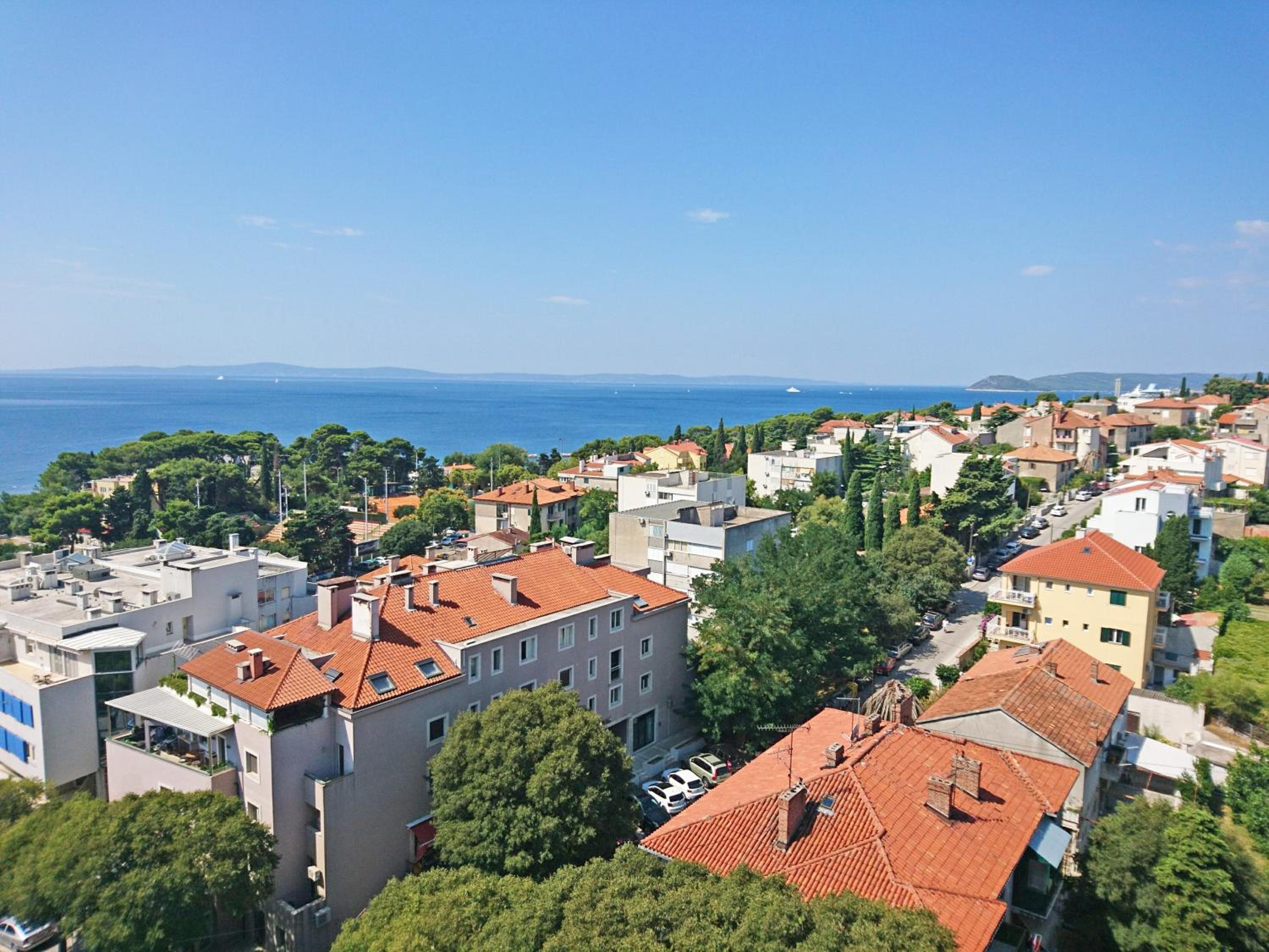 Apartment with Balcony photo 3