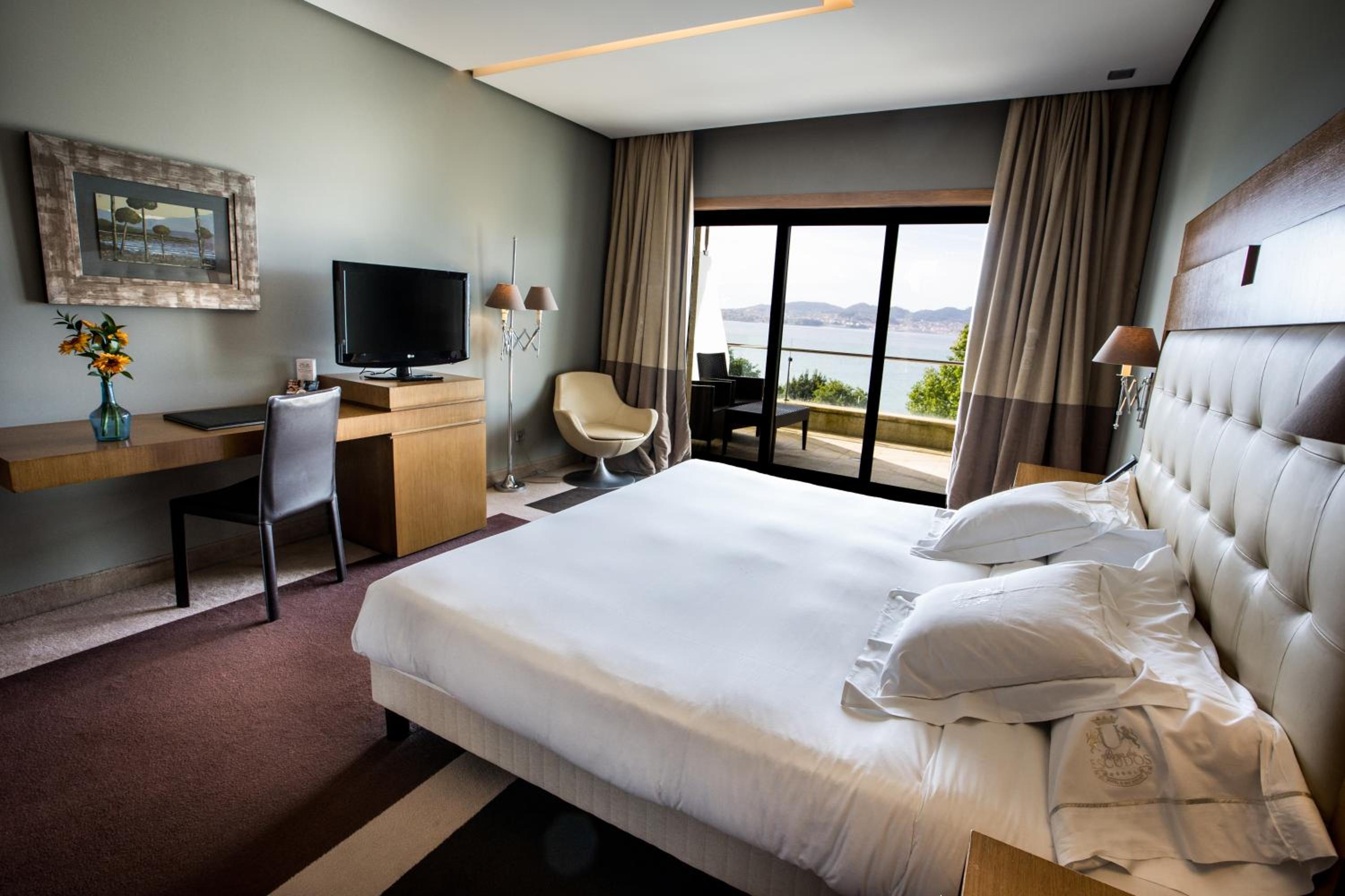 Superior Double or Twin Room with Sea View - Photo 2