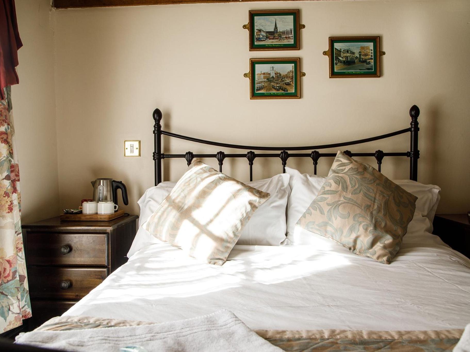 Double Room with Shared Bathroom photo 1