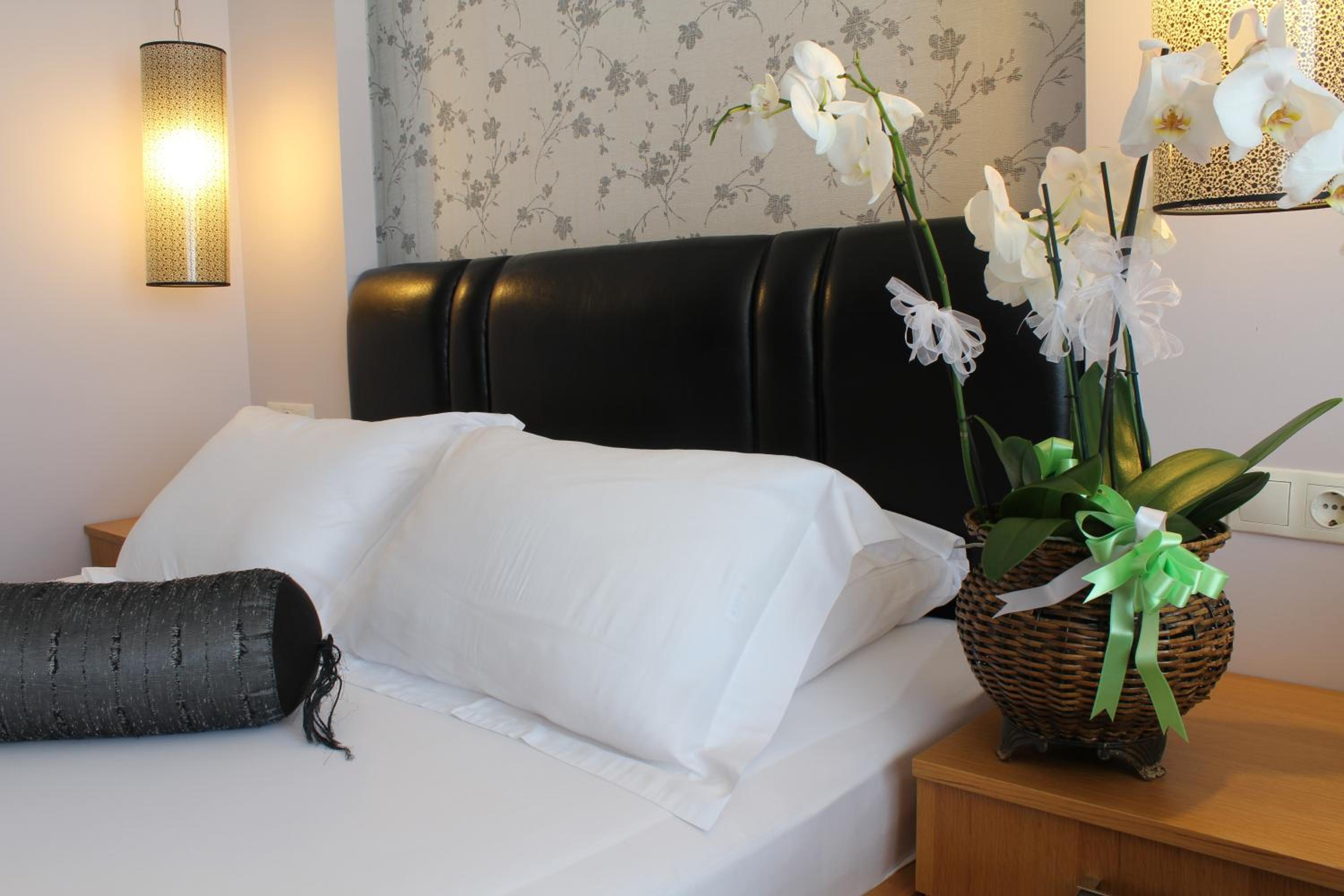 Deluxe Room - Photo 3