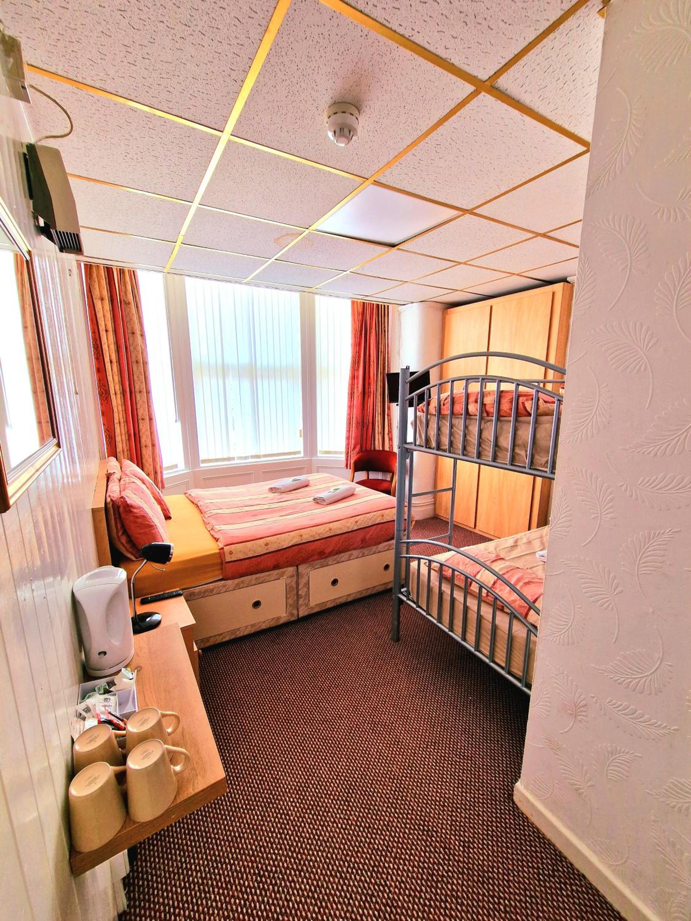 Standard Quadruple Room - Photo 2