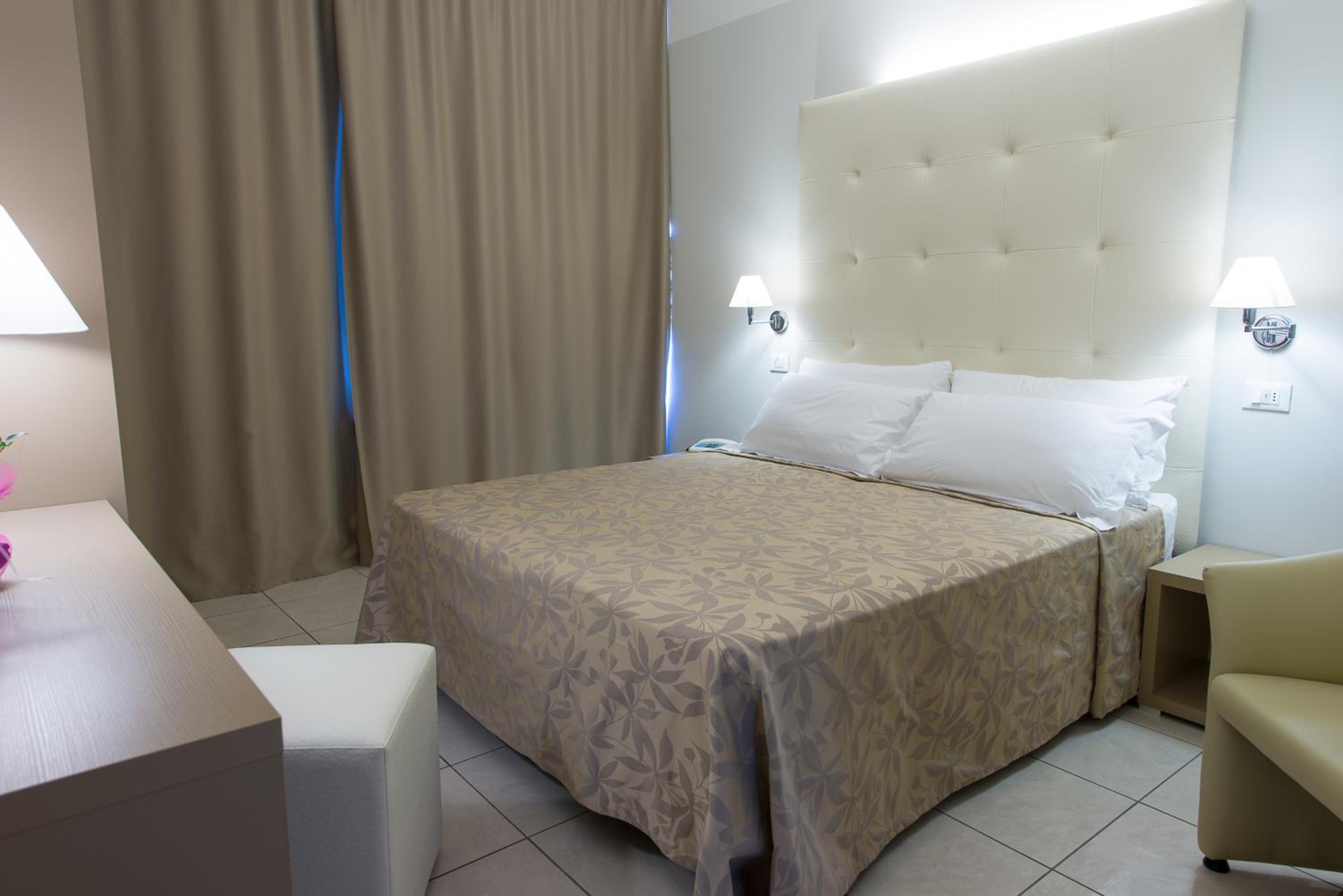 Double or Twin Room - Photo 1