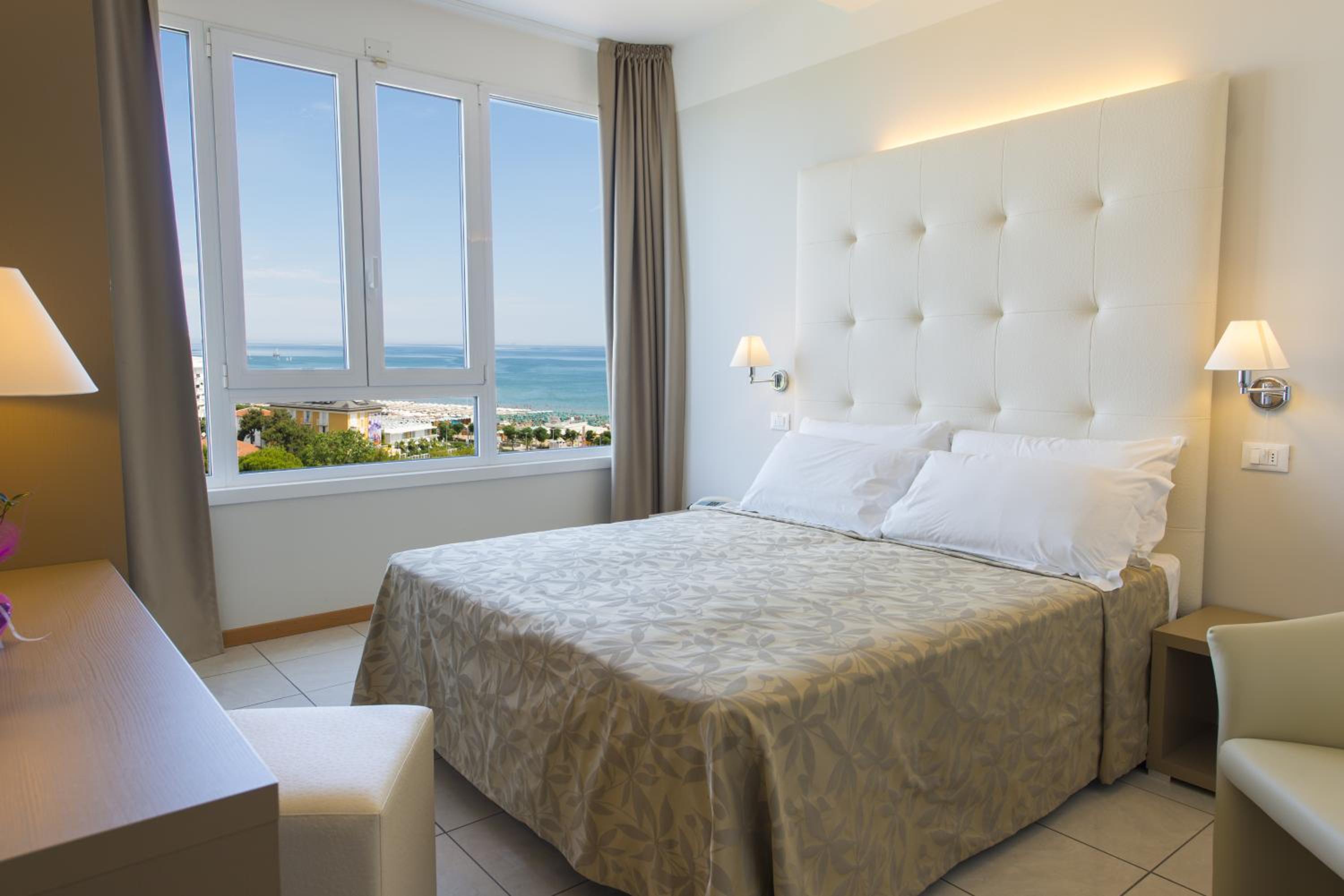 Double or Twin Room - Photo 9