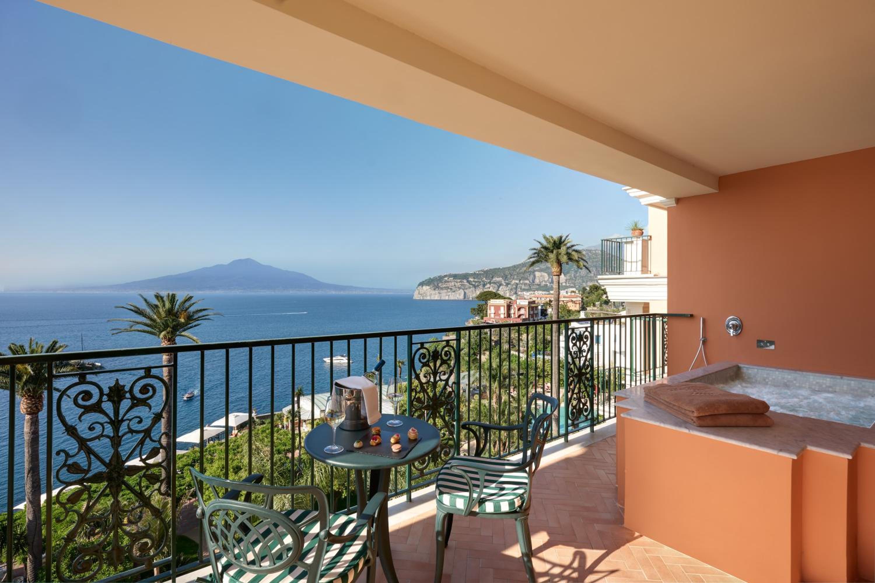 Royal Junior Suite Sea View Terrace with Spa Bath - Photo 8