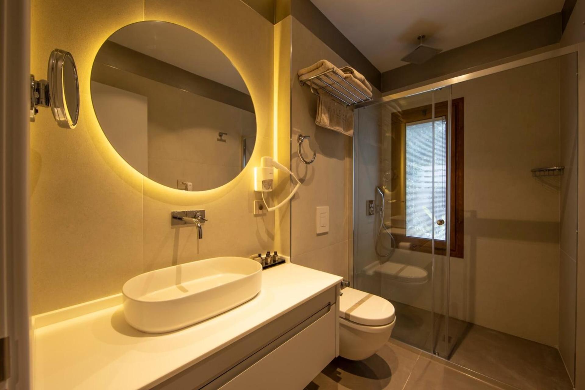Executive Suite - Photo 7