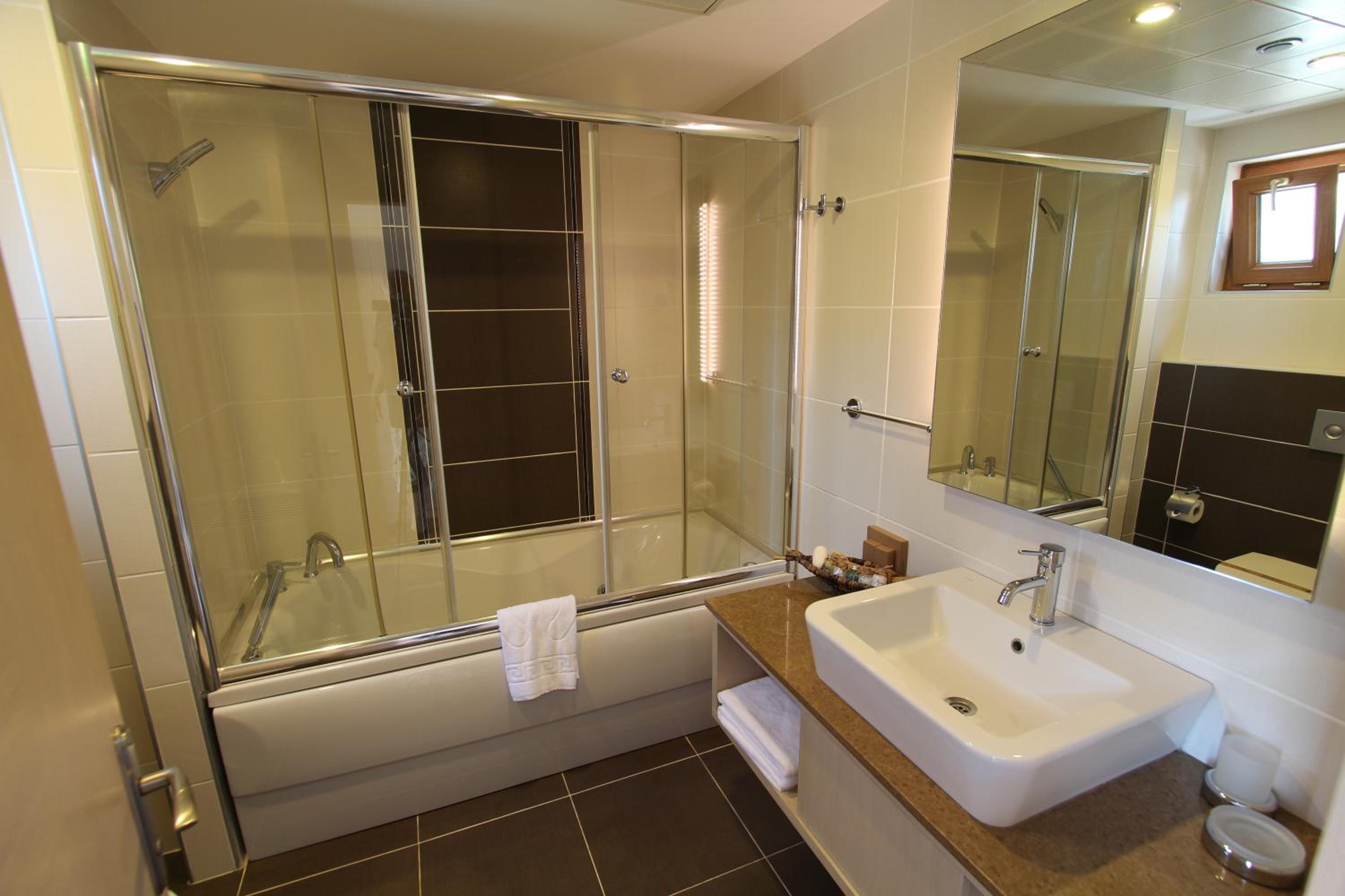 Deluxe Room - Photo 2