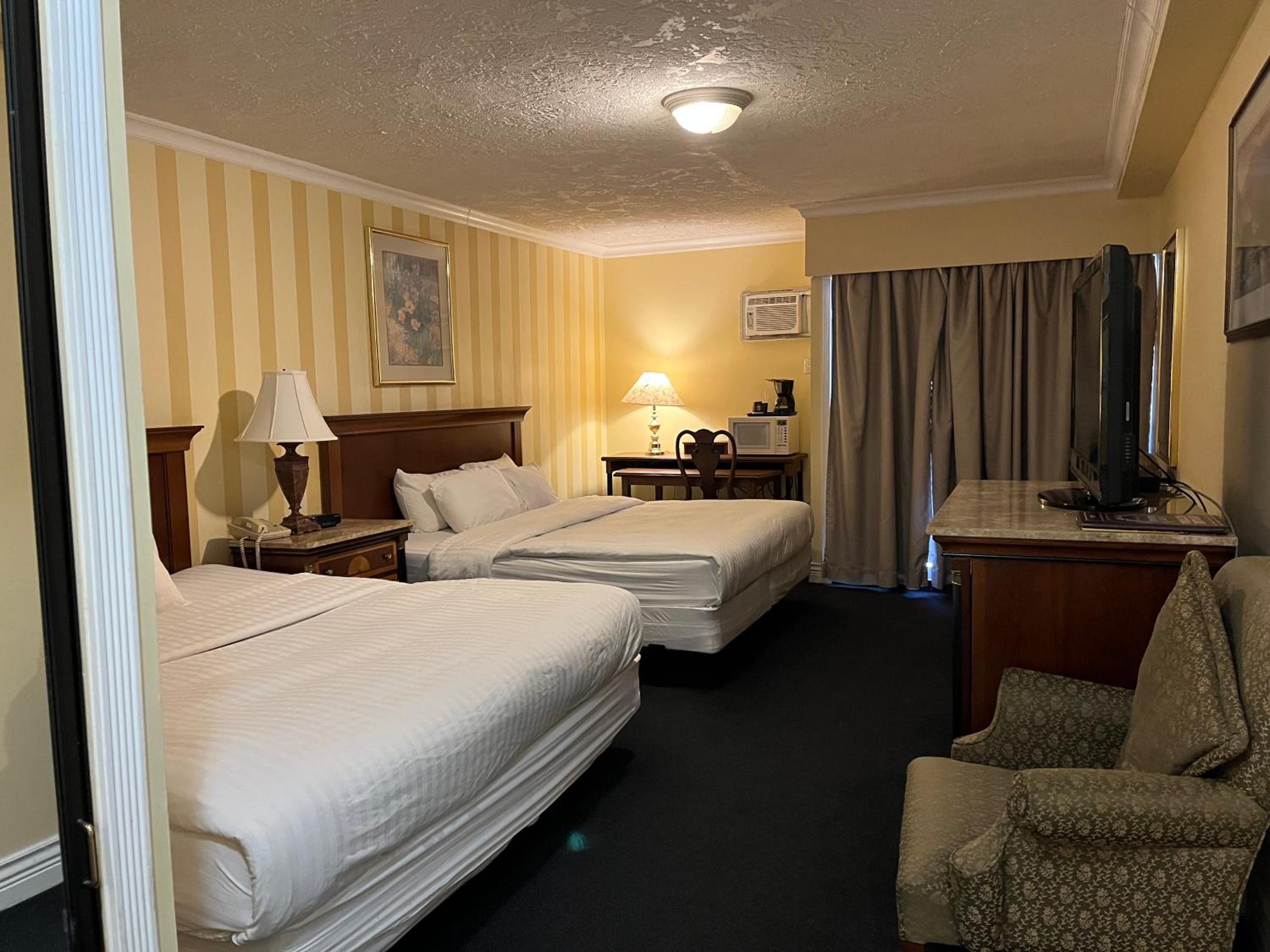 King Room with Two King Beds - Photo 9