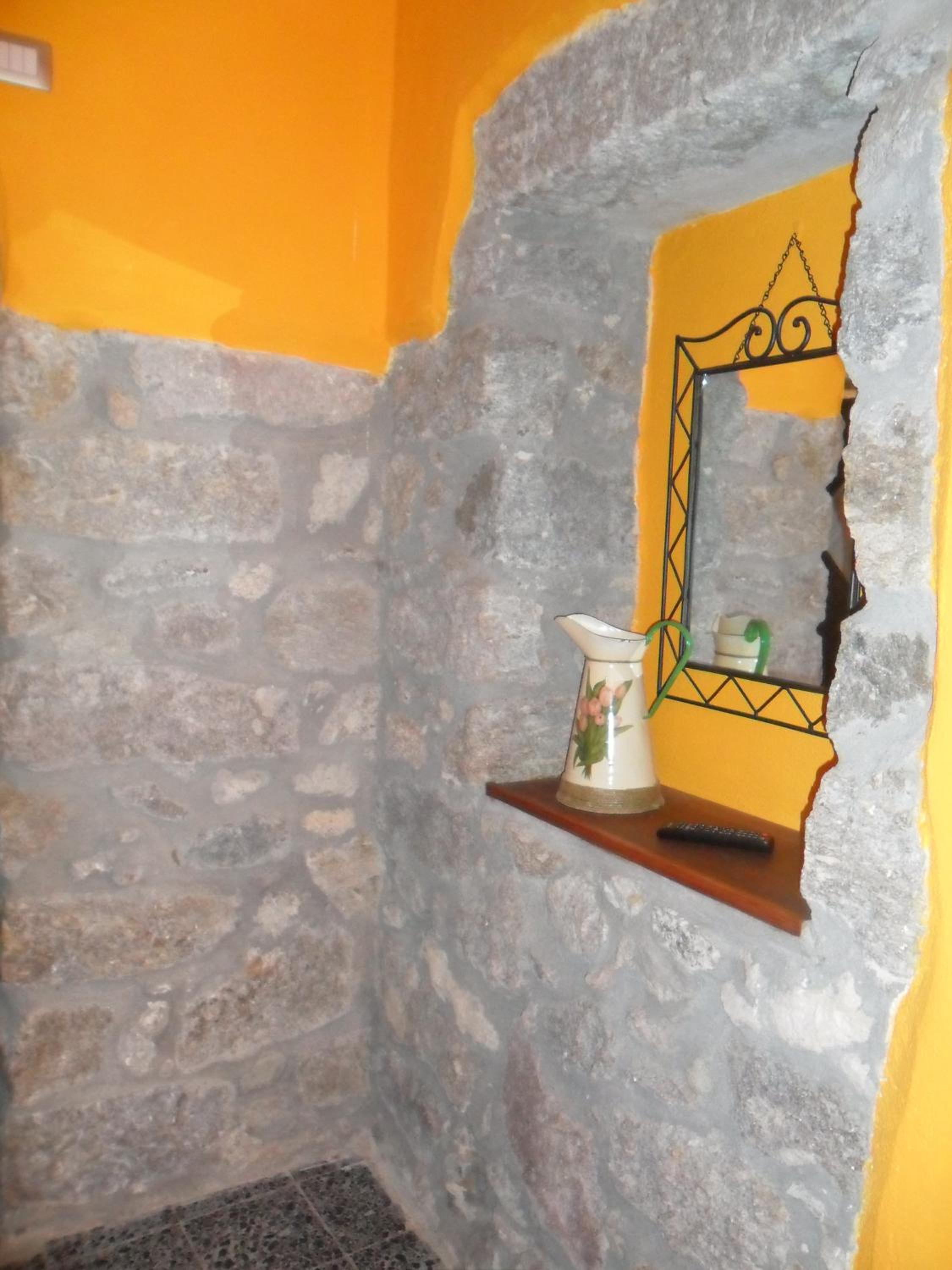 Double Room with Private Bathroom - Photo 3