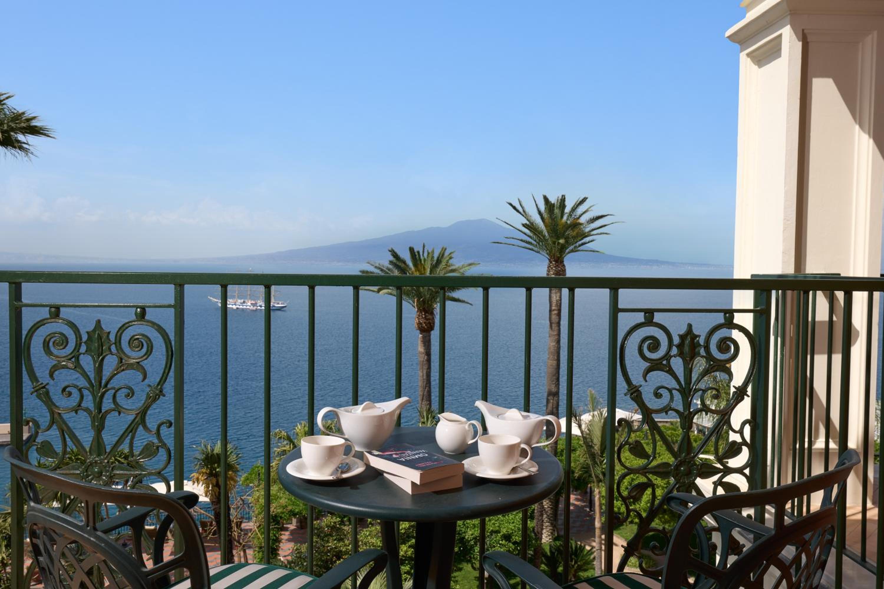 Royal Suite with Sea View - Photo 6
