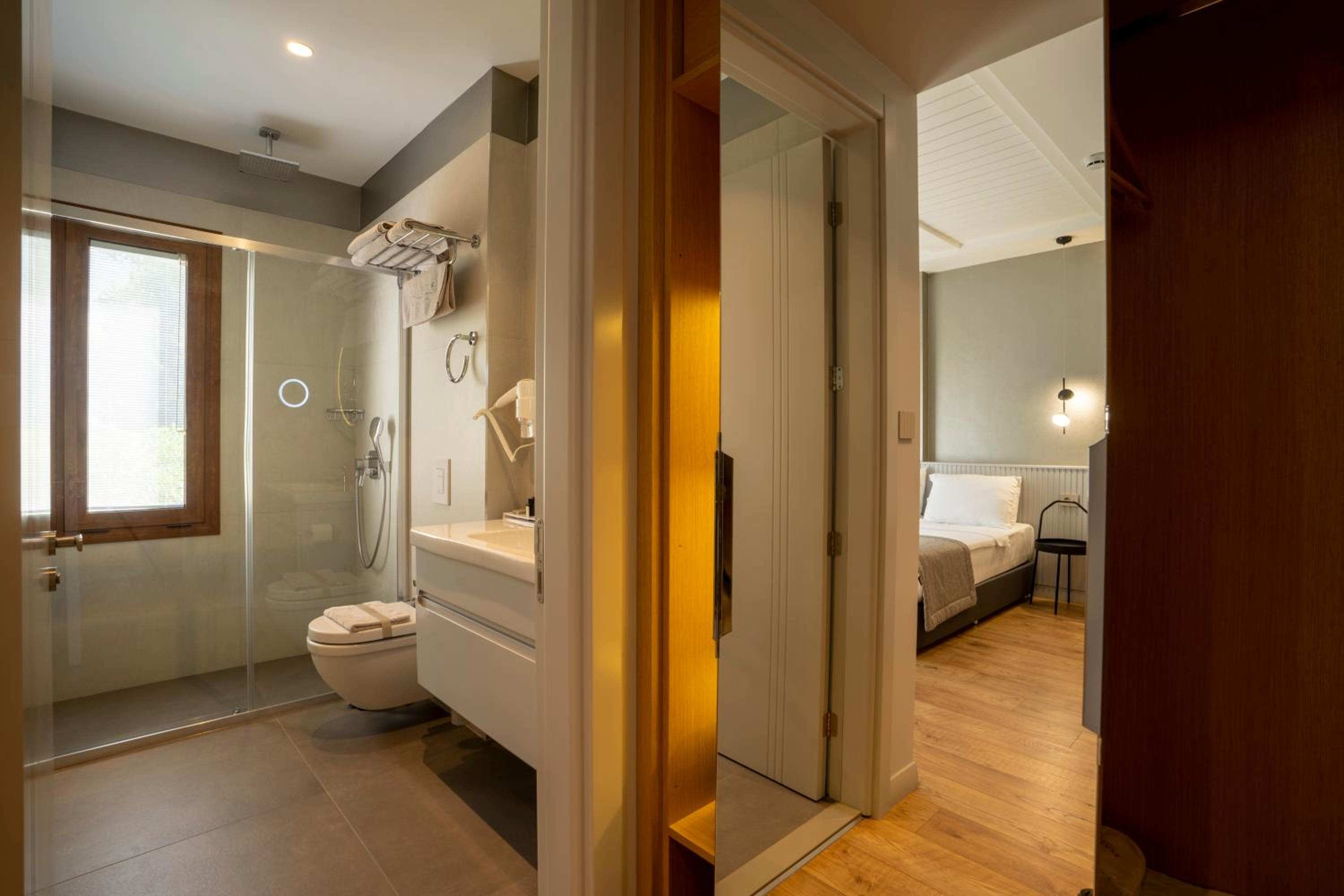 Standard Double Room - Photo 5