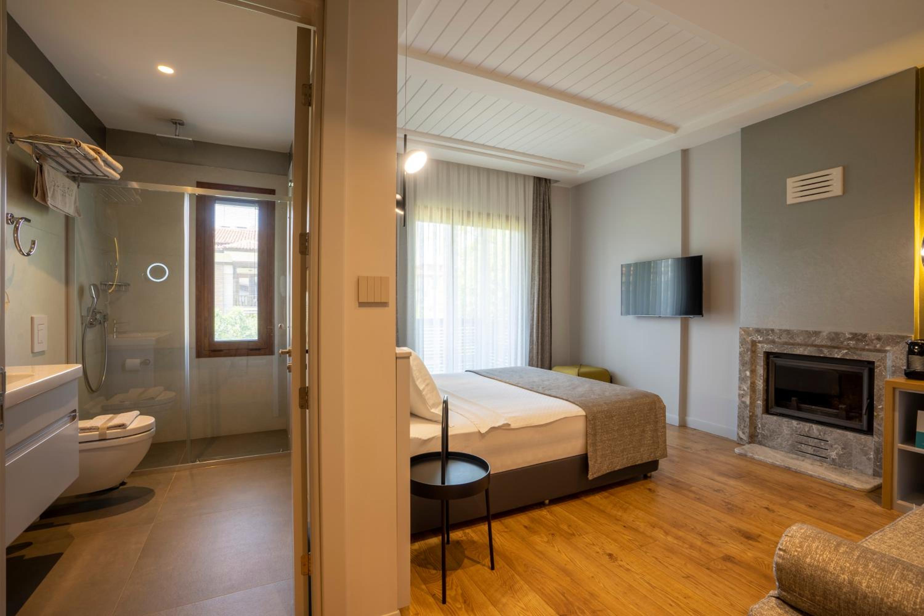 Standard King Room - Photo 1
