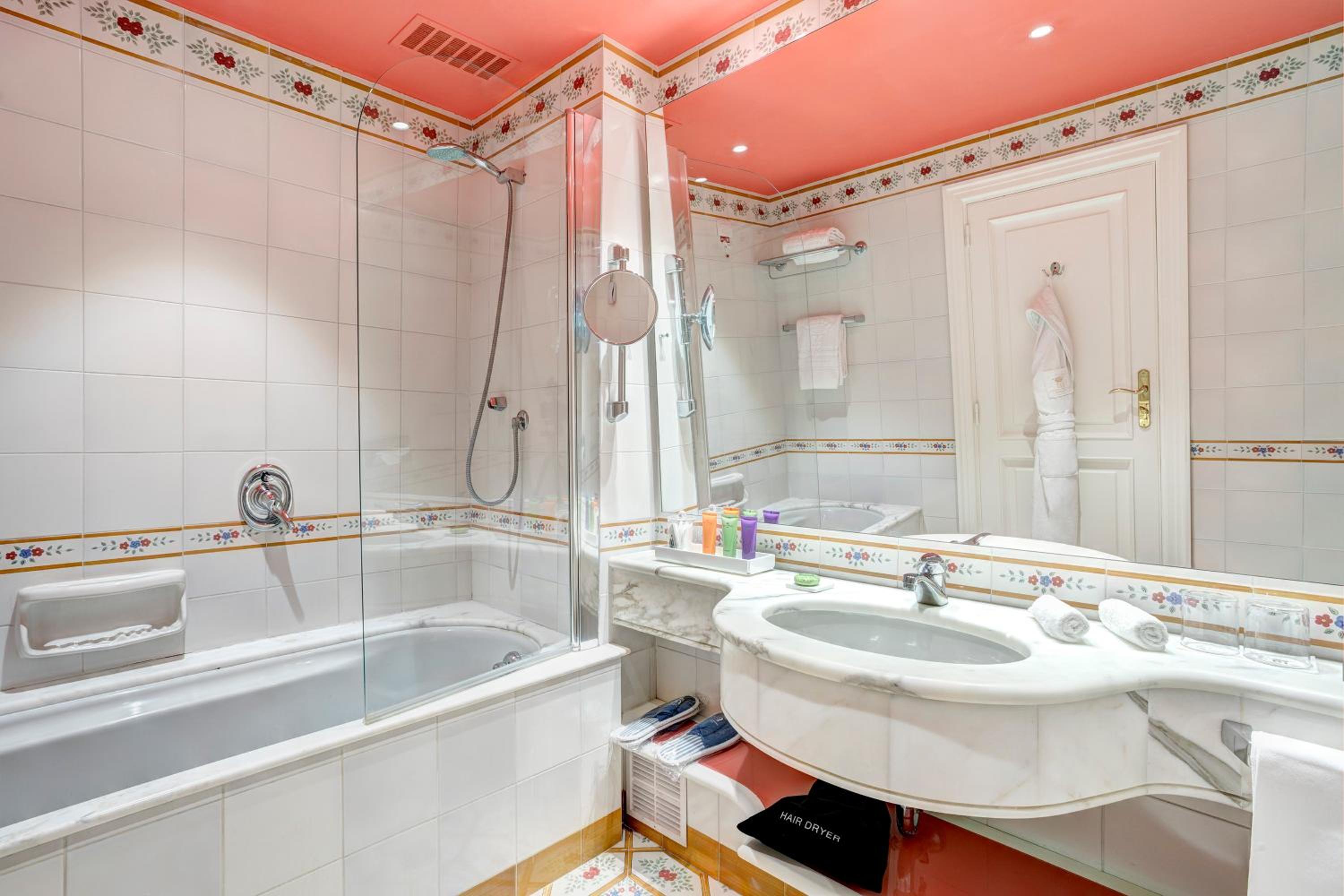 Standard Double or Twin Room - Photo 3