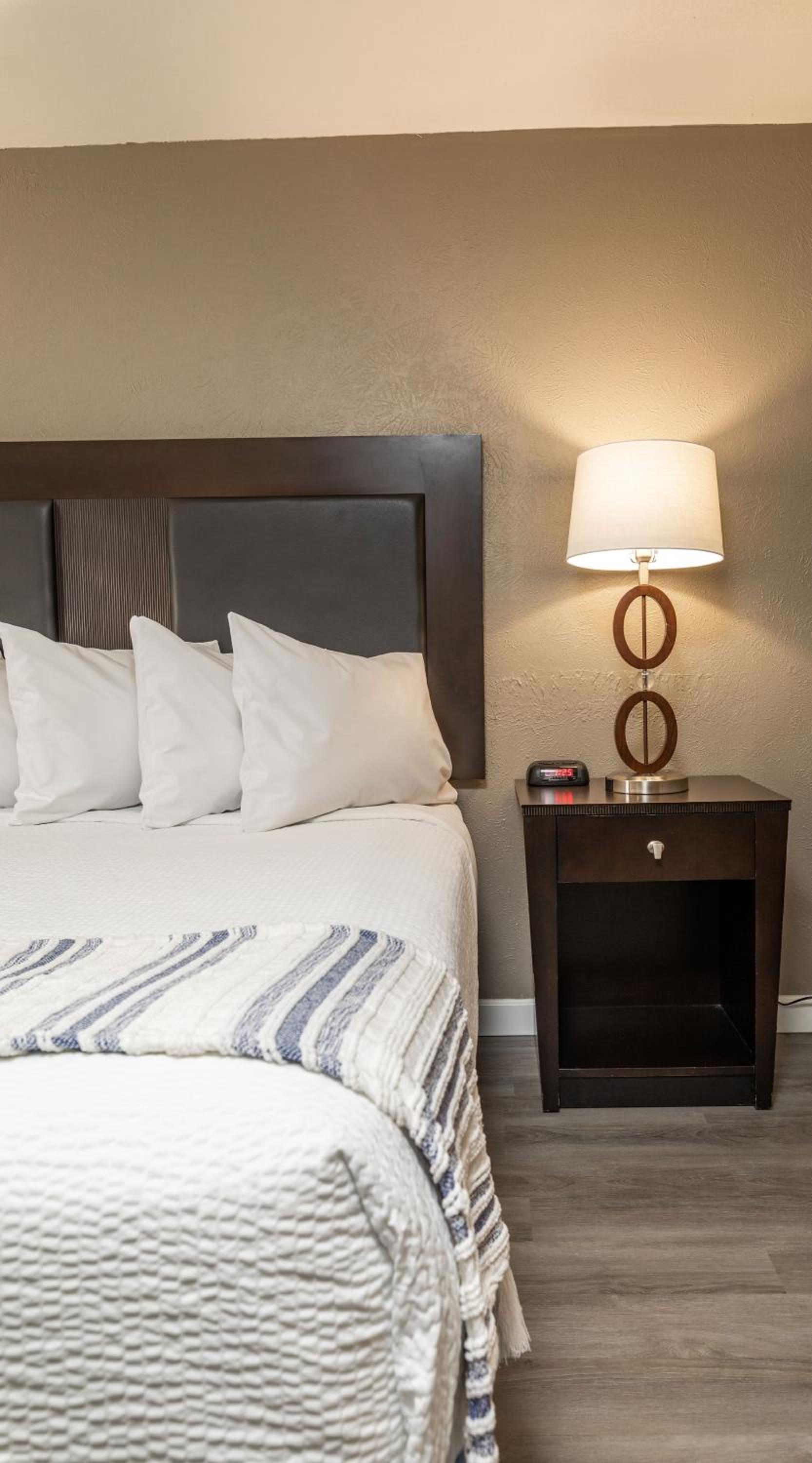 Standard King Room photo 1
