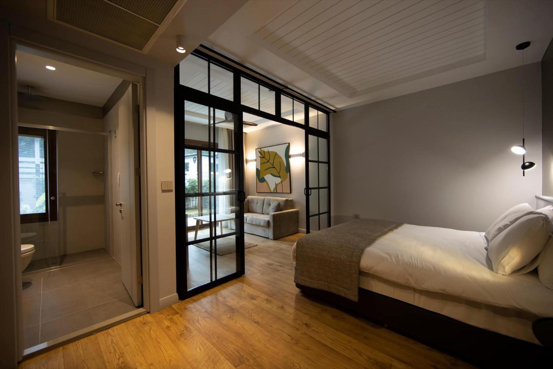 Executive Suite - Photo 3