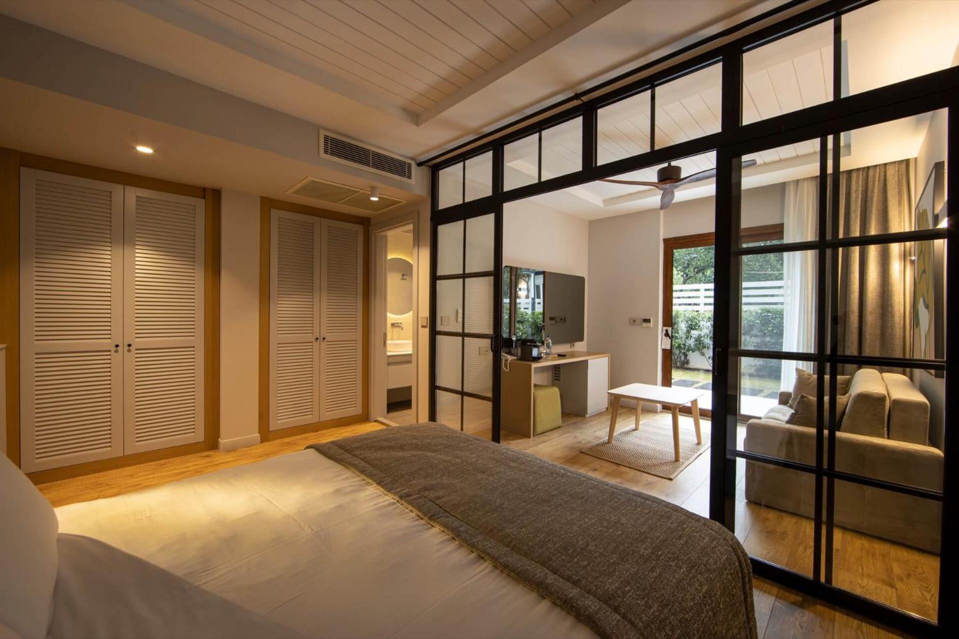 Executive Suite - Photo 1