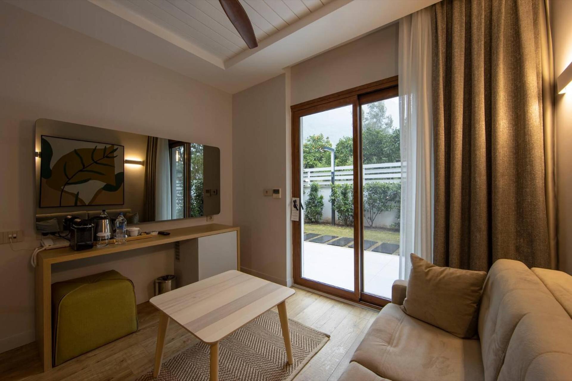Executive Suite - Photo 8