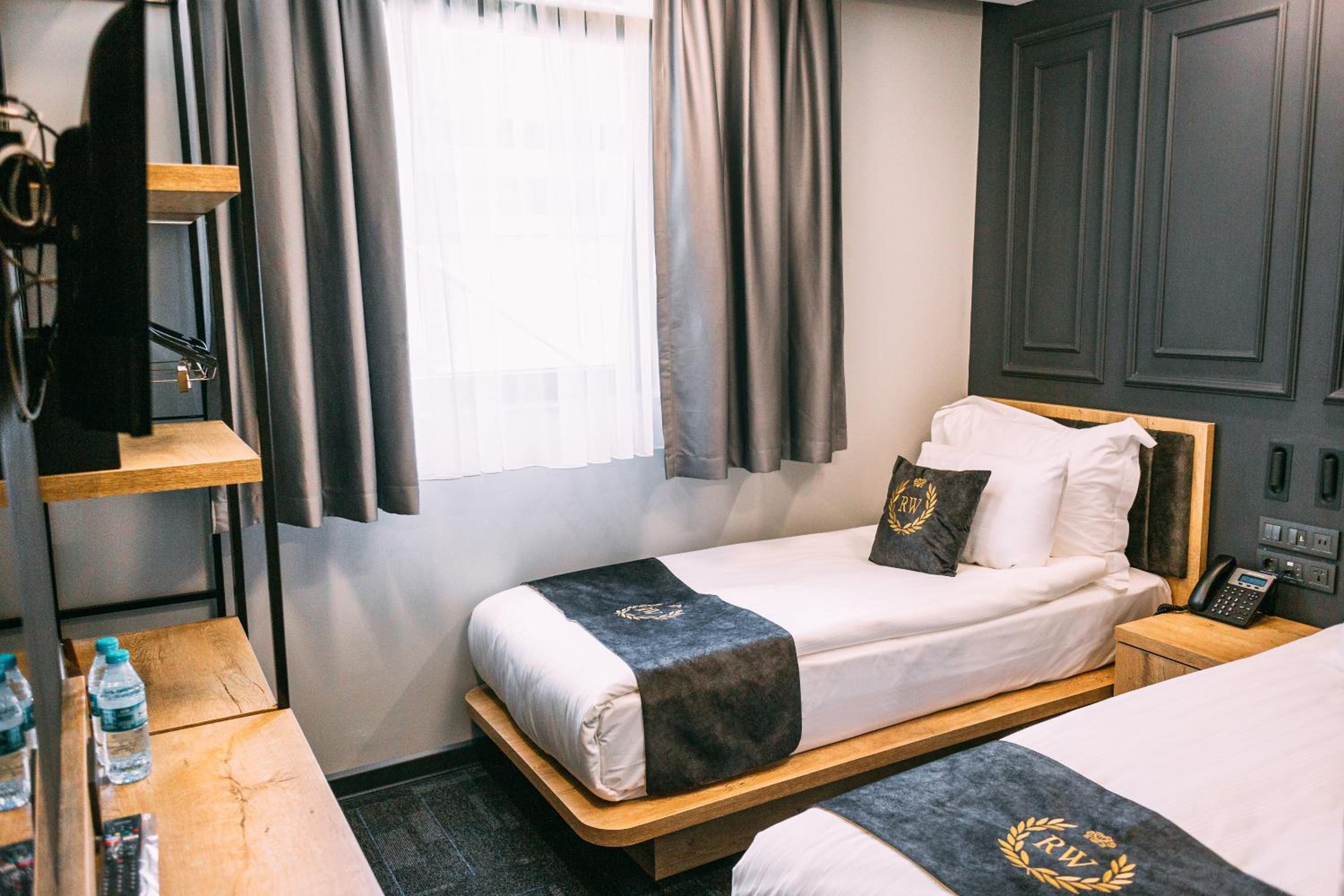 Standard Twin Room photo 3