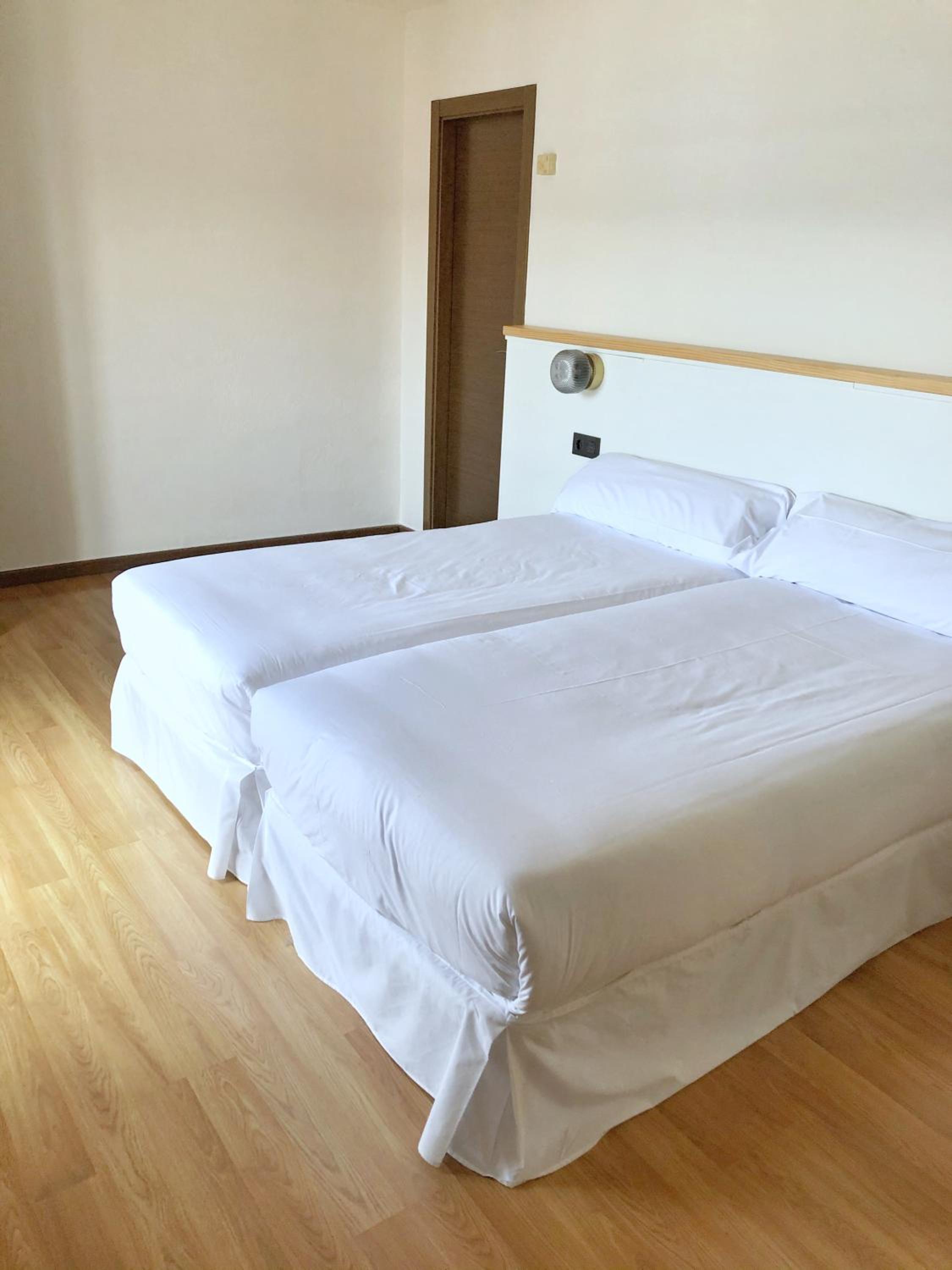 Standard Double Room photo 3