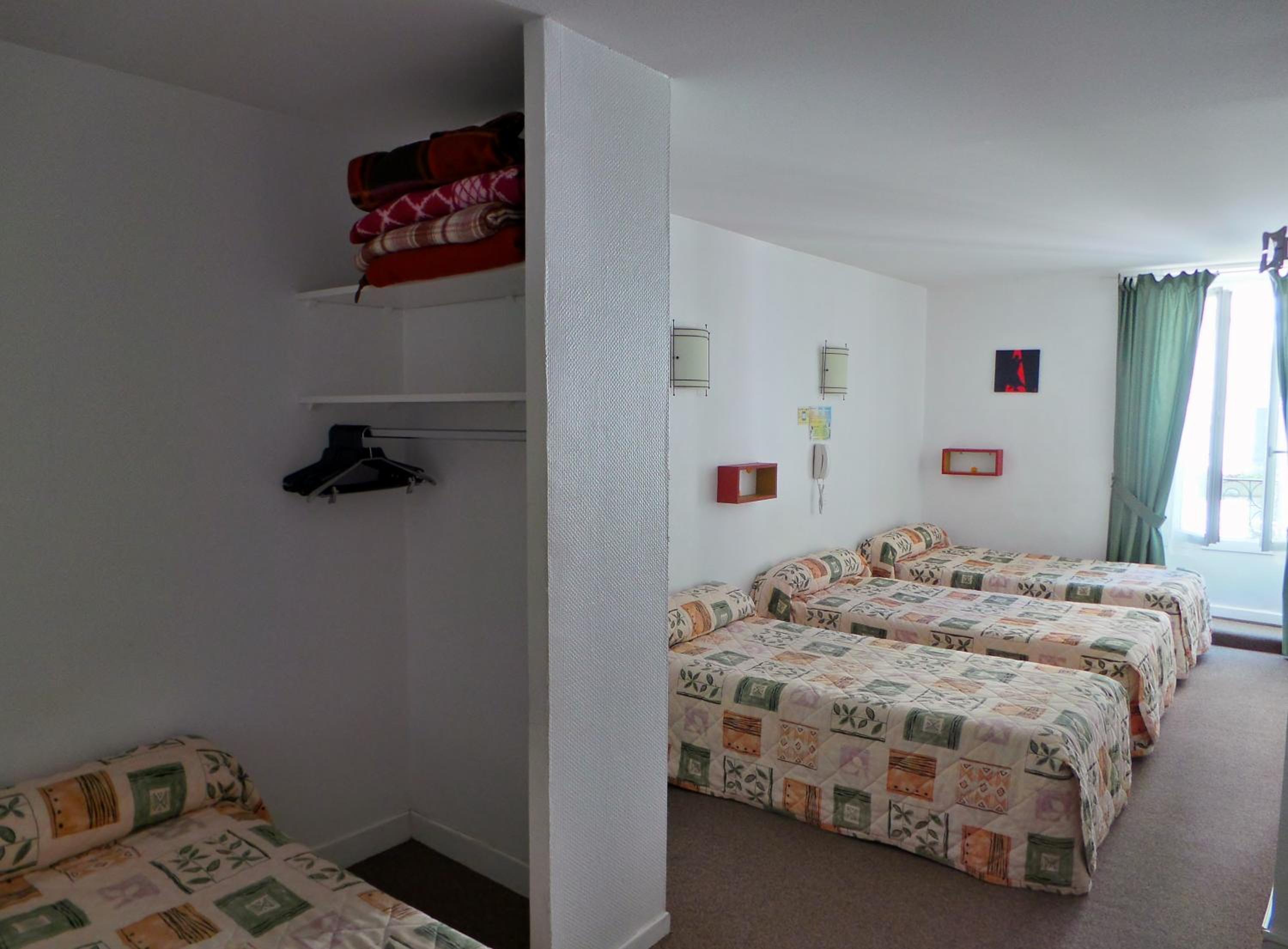 Family Room - Photo 3