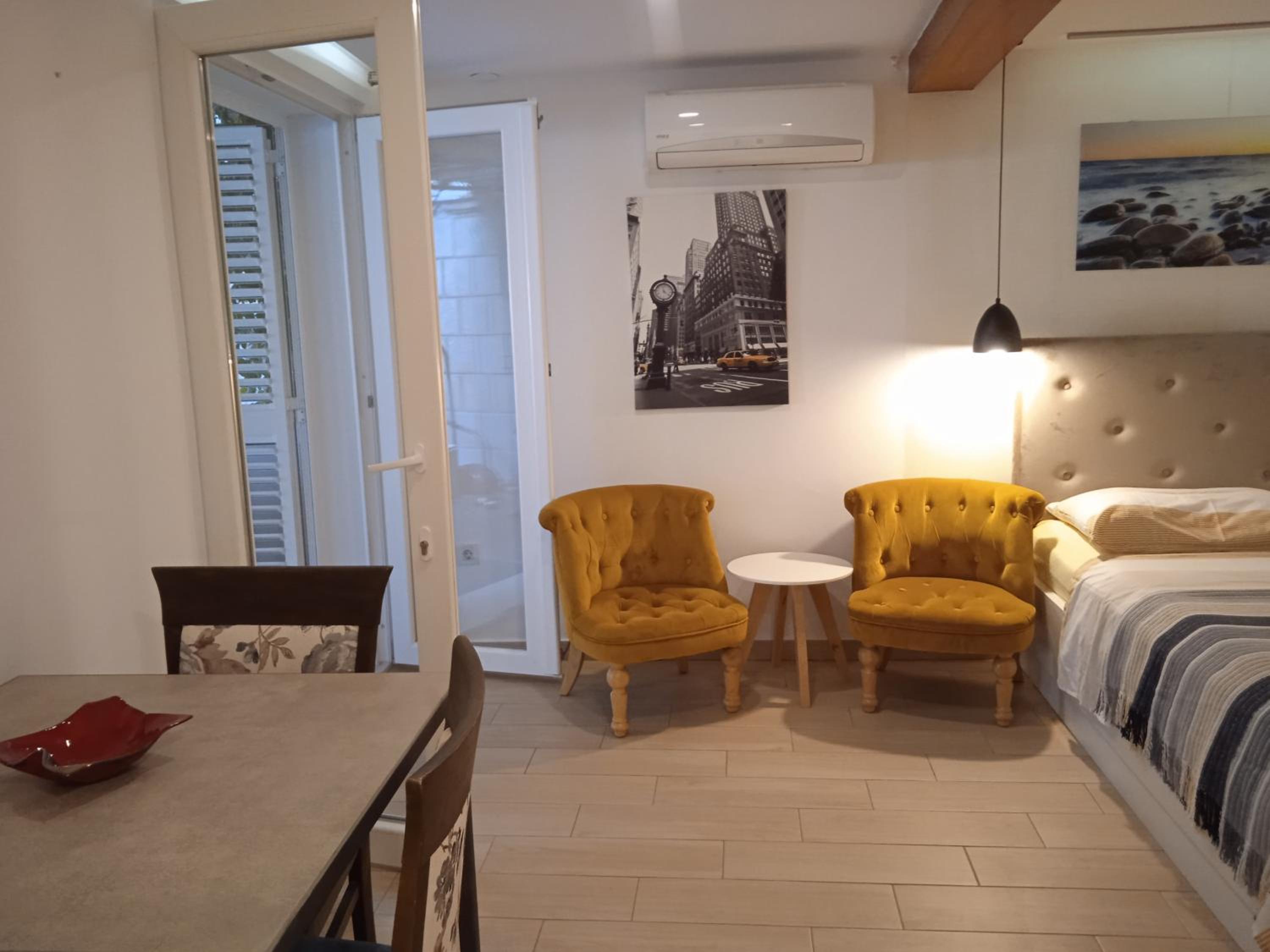 Studio Apartment