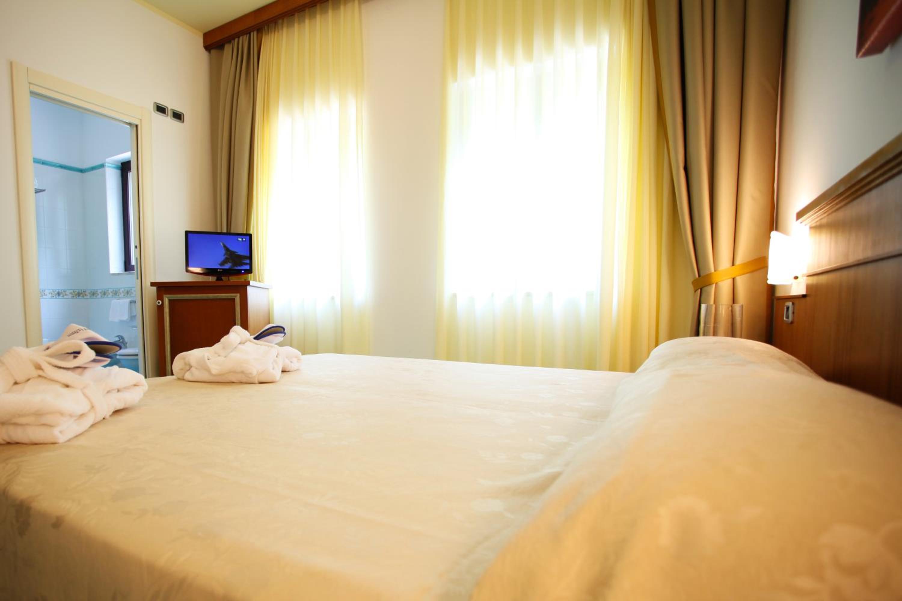 Double Room - Photo 6
