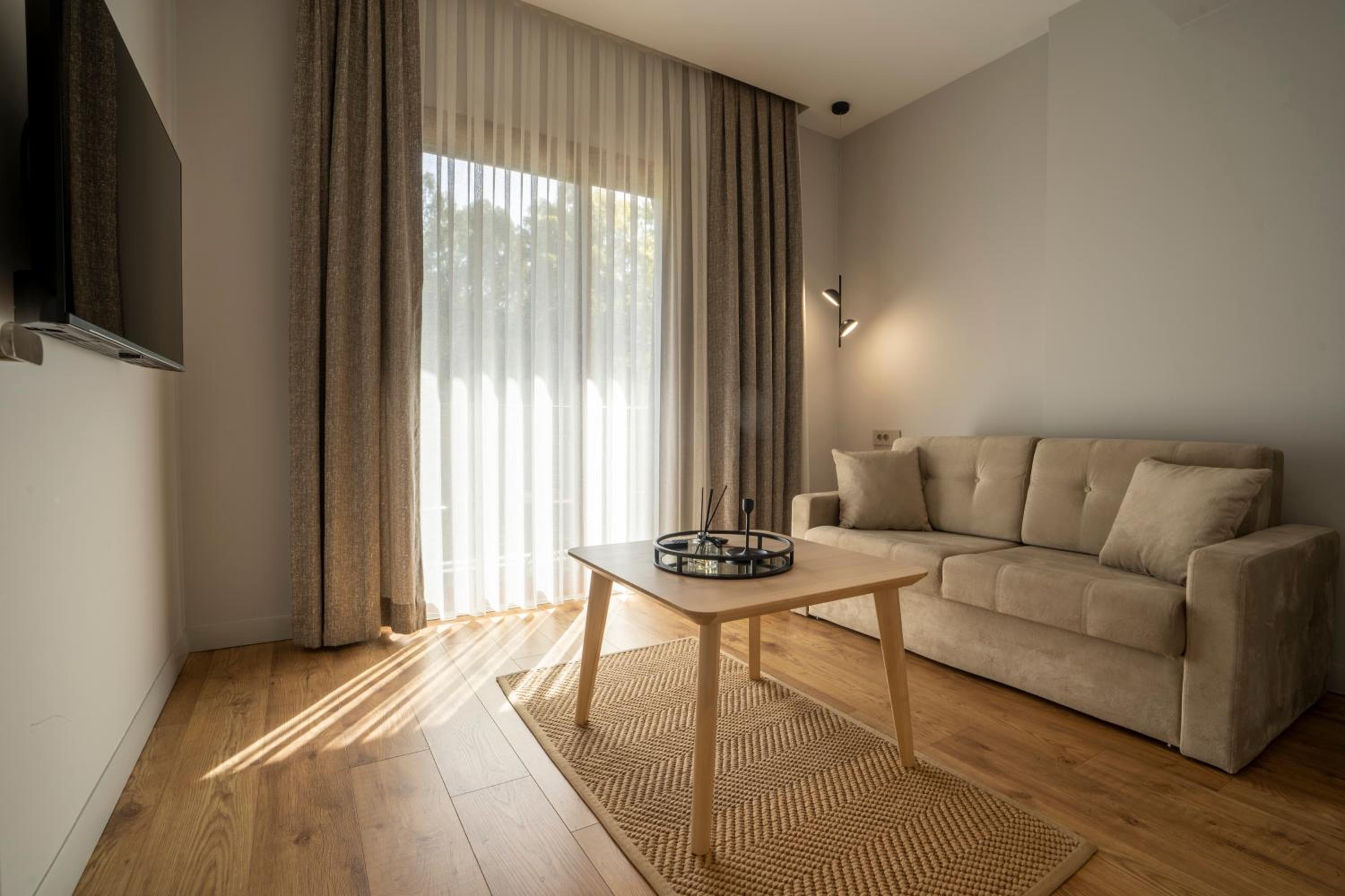 Deluxe Suite - Photo 2