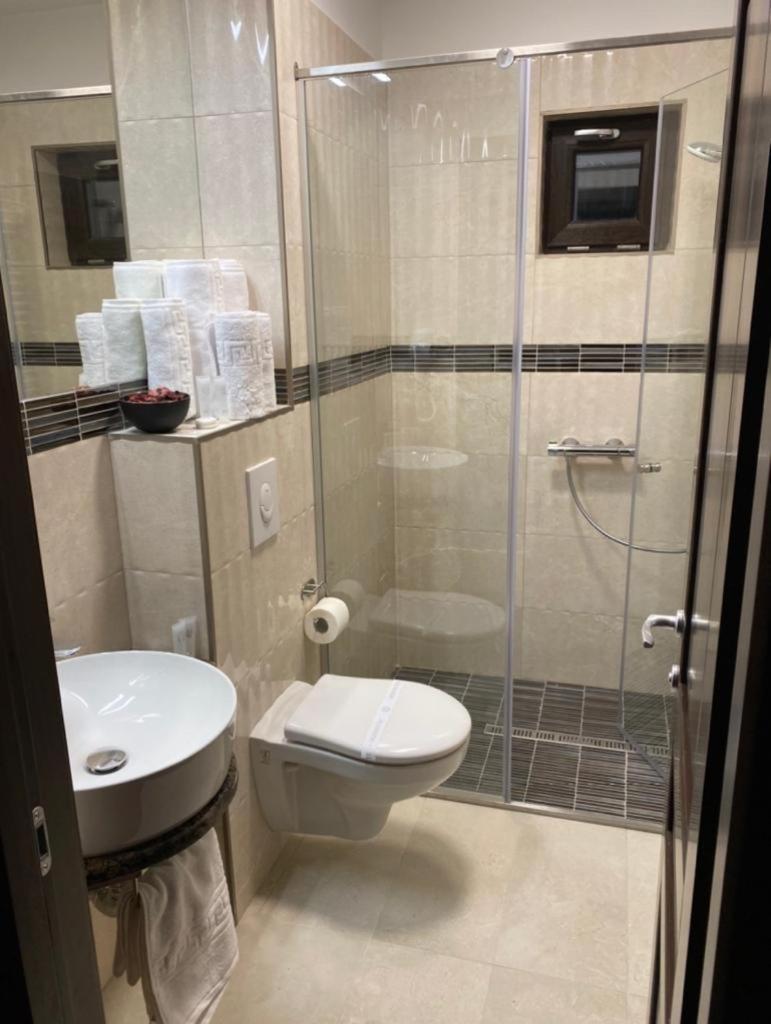 Family Room with Bathroom photo 2