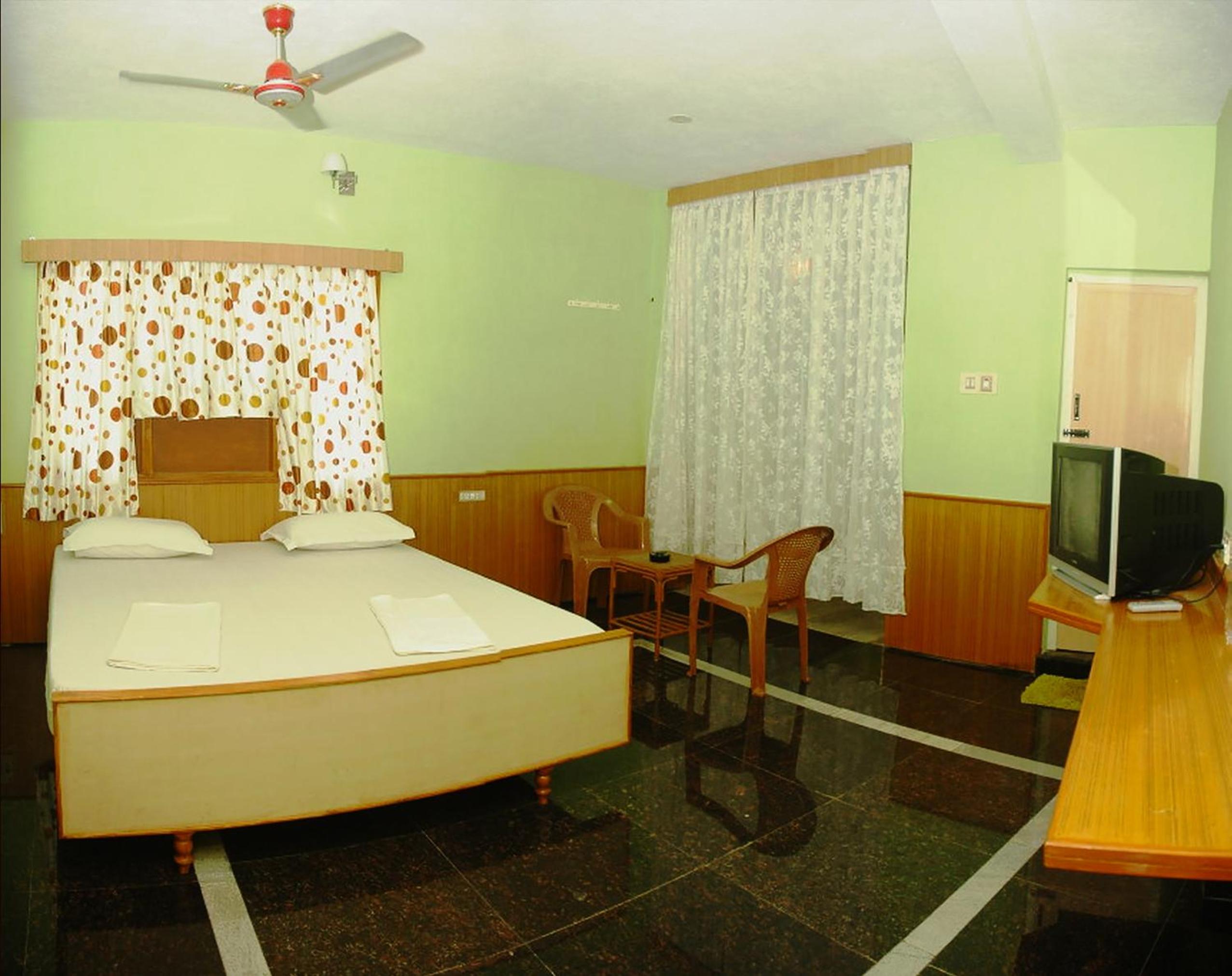 Deluxe Family Room photo 1
