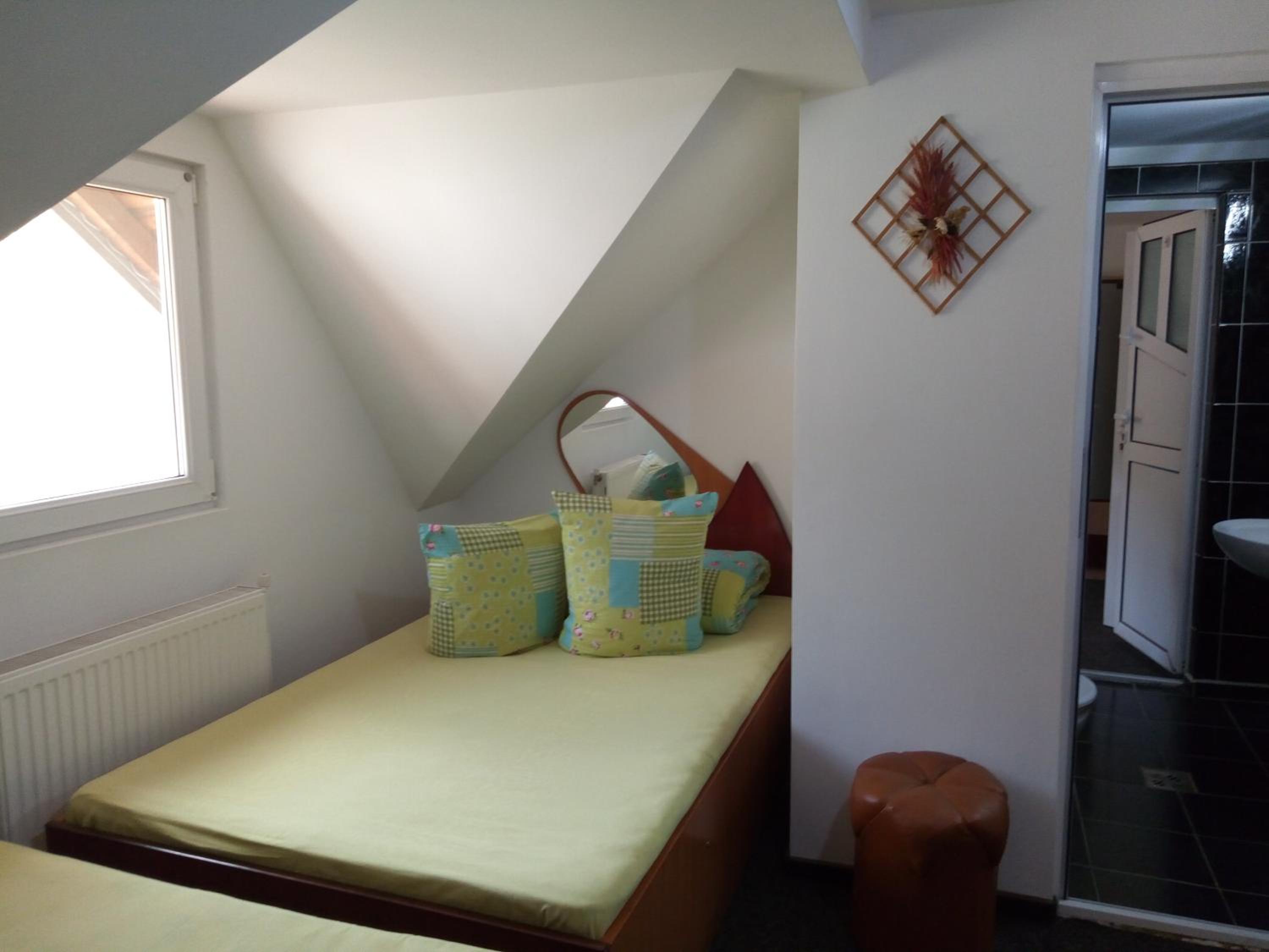 Quadruple Room with Private Bathroom photo 2
