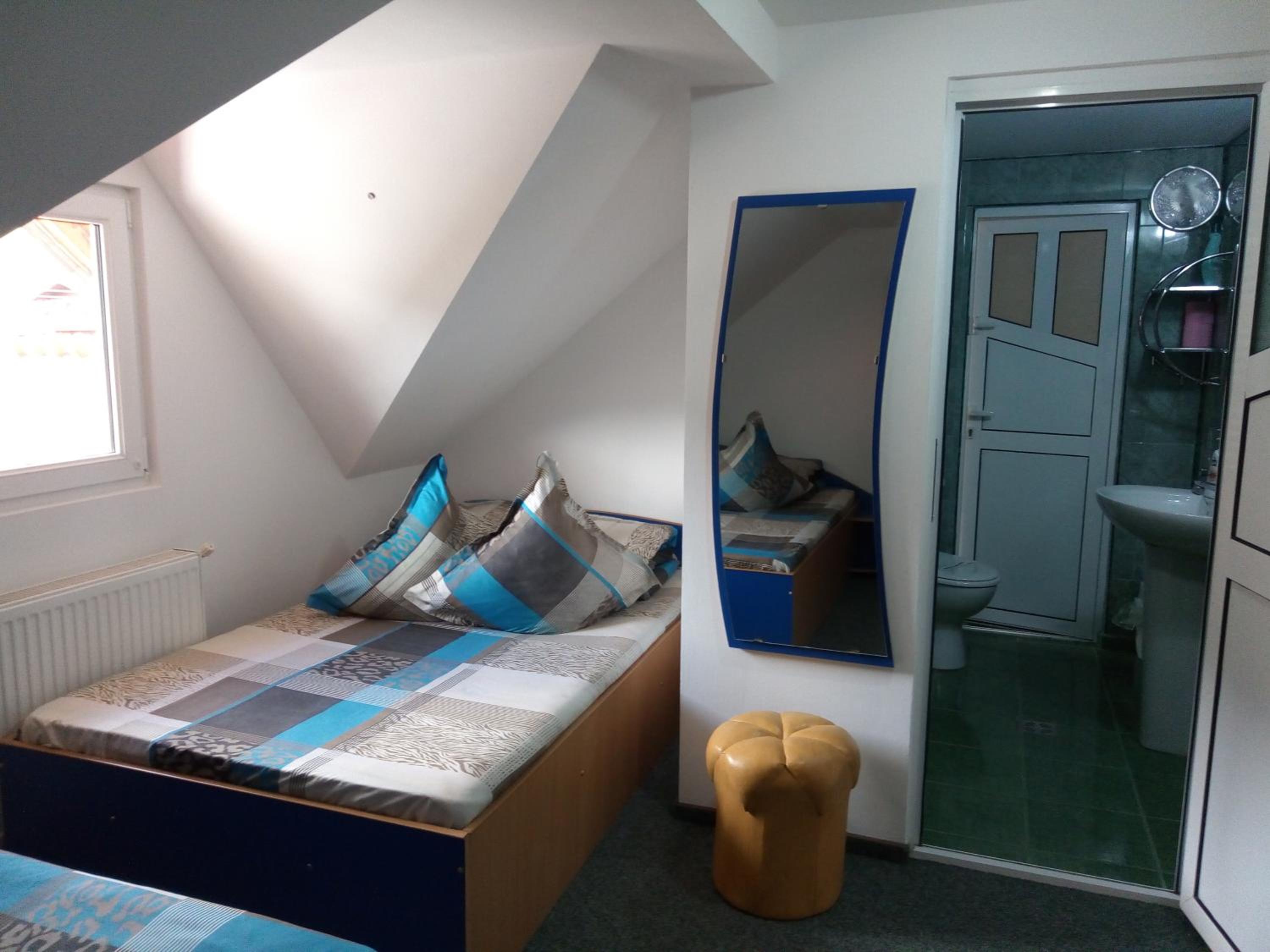 Quadruple Room with Private Bathroom photo 1