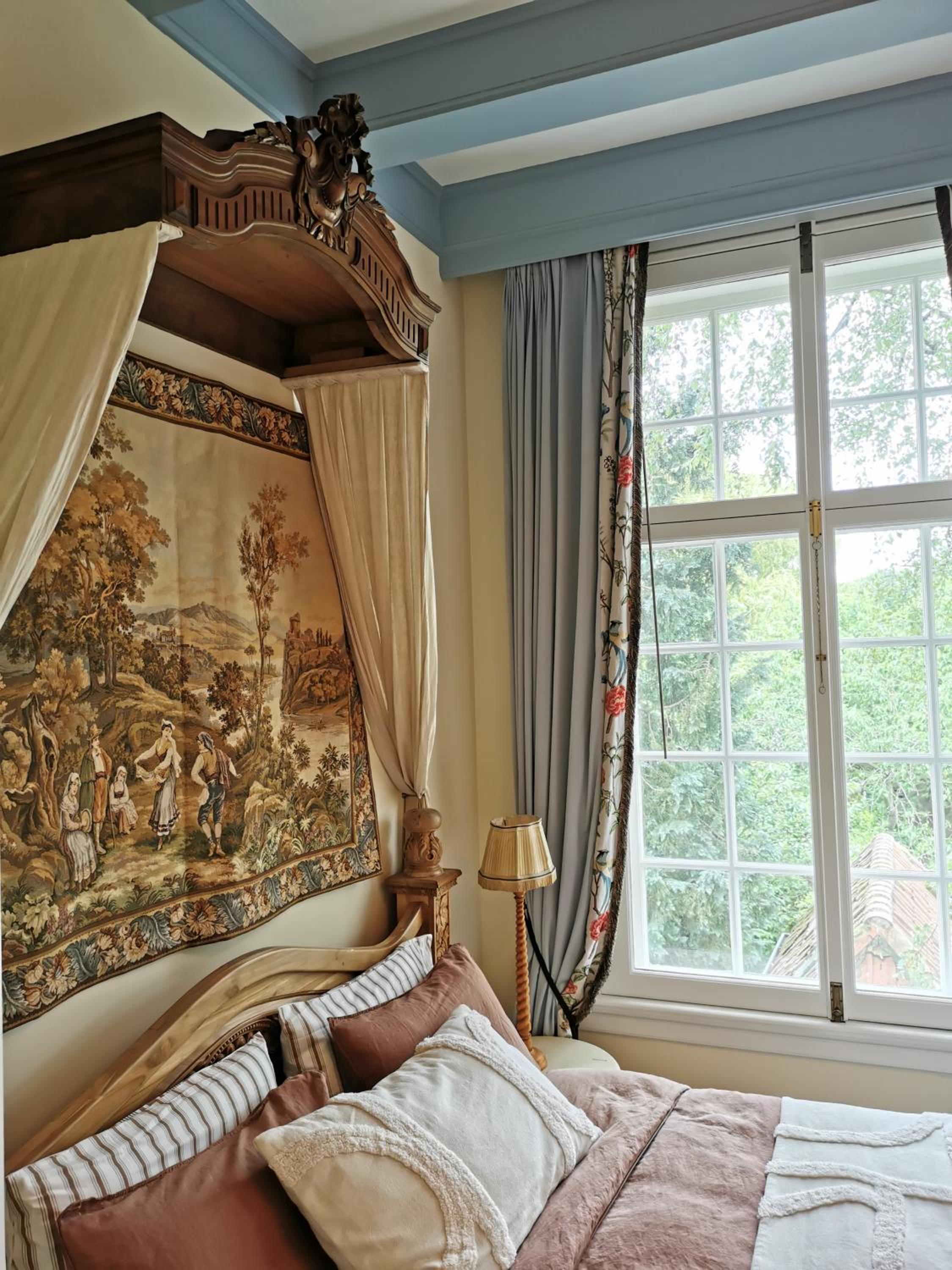 Deluxe Double Room with Bath - Photo 5