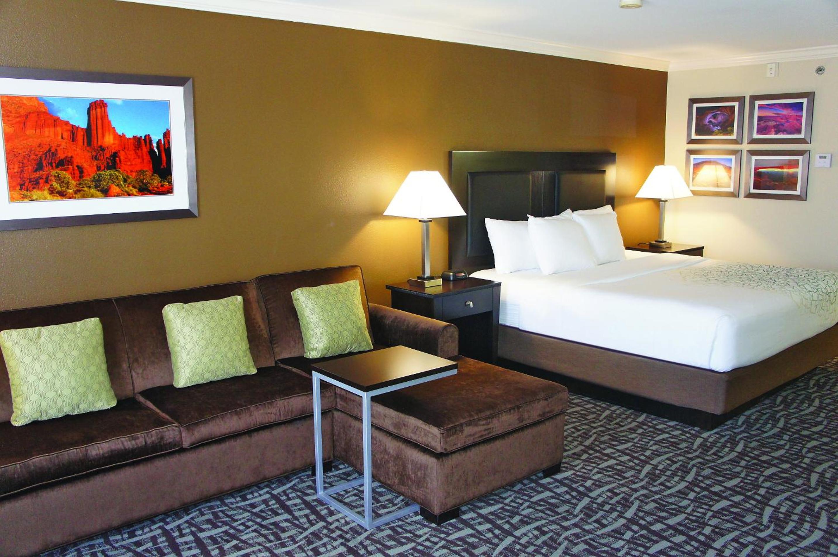 Executive King Room - Non-Smoking - Photo 2
